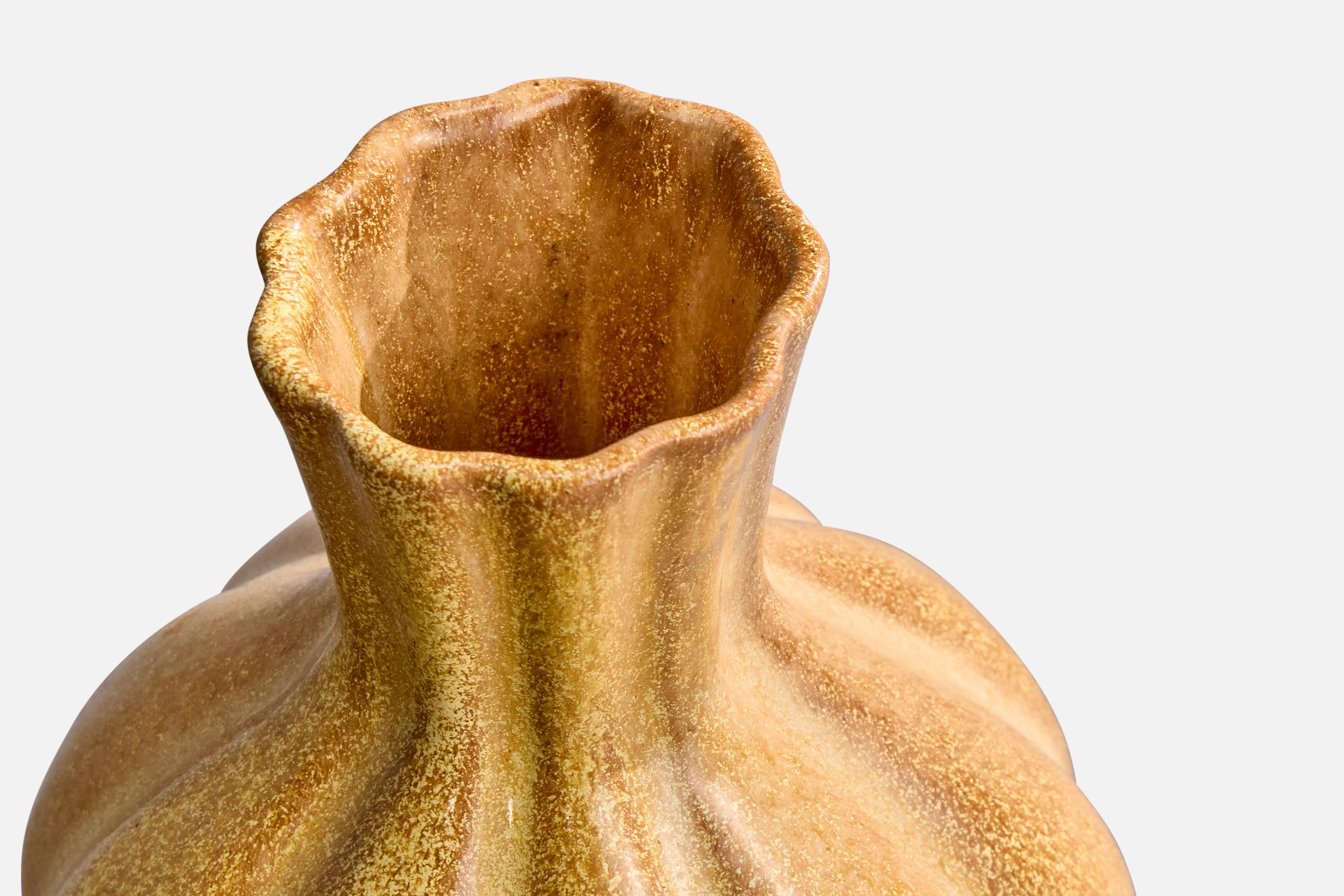 Vase Motala Lervarufabrik, céramique, Suède, années 1930 Bon état - En vente à High Point, NC