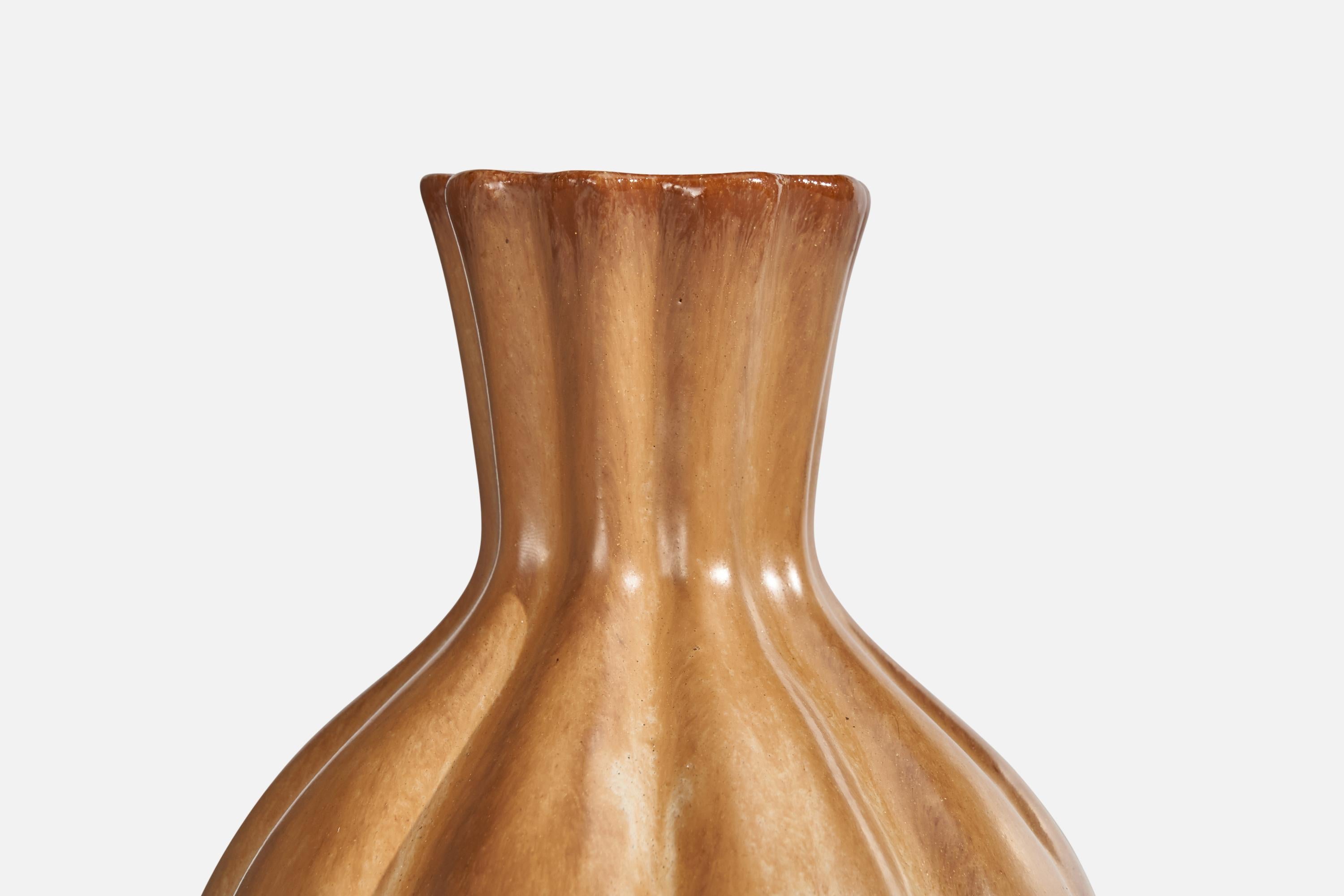 Metà XX secolo Motala Lervarufabrik, Vaso, Ceramica, Svezia, anni '30 in vendita
