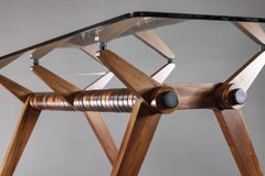 Table de salle à manger en bois Moth par Studio Abeat