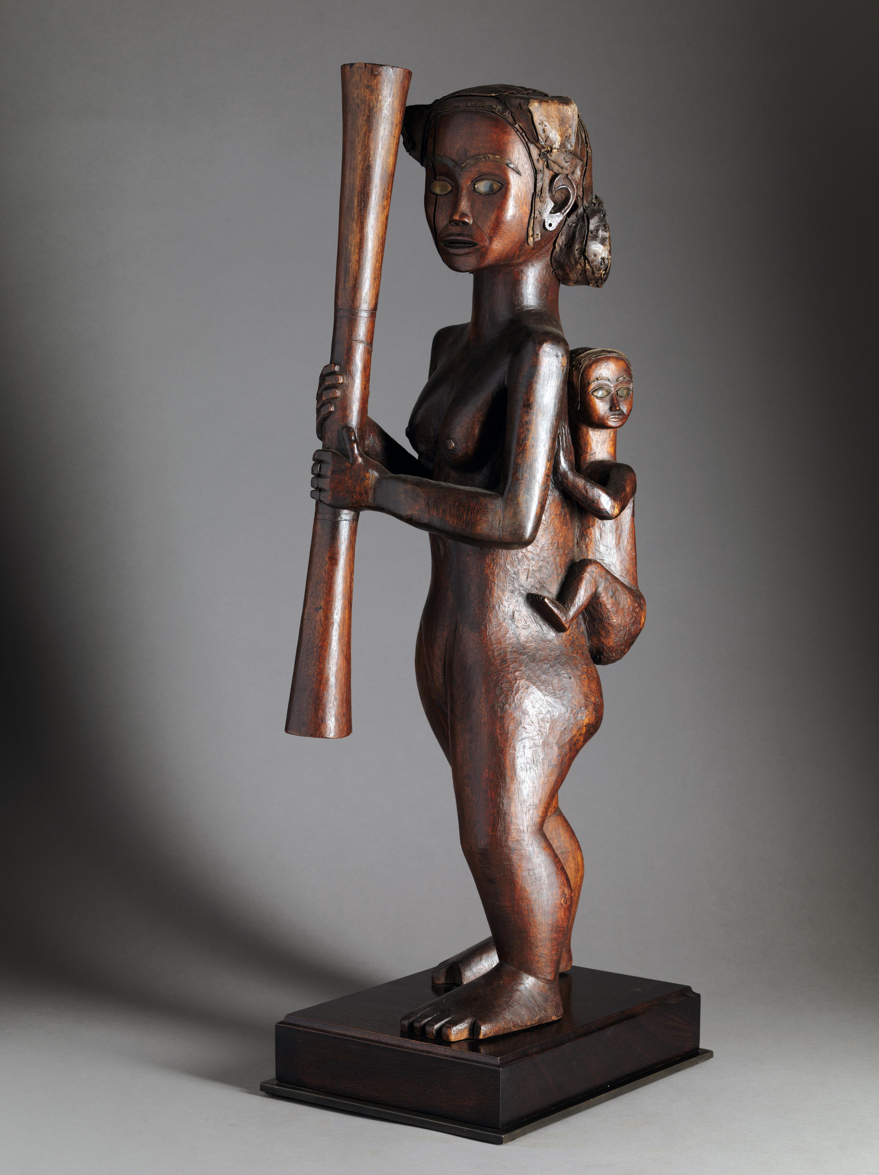 Cameroonian Mother and Child , Cameroon, Mabea, 1920-1930, Provenance R. Caillois-P.Ratton For Sale