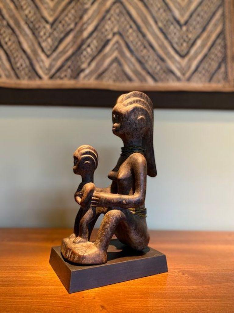 Mother and Child Figure. Kwere, Tanzania For Sale 2