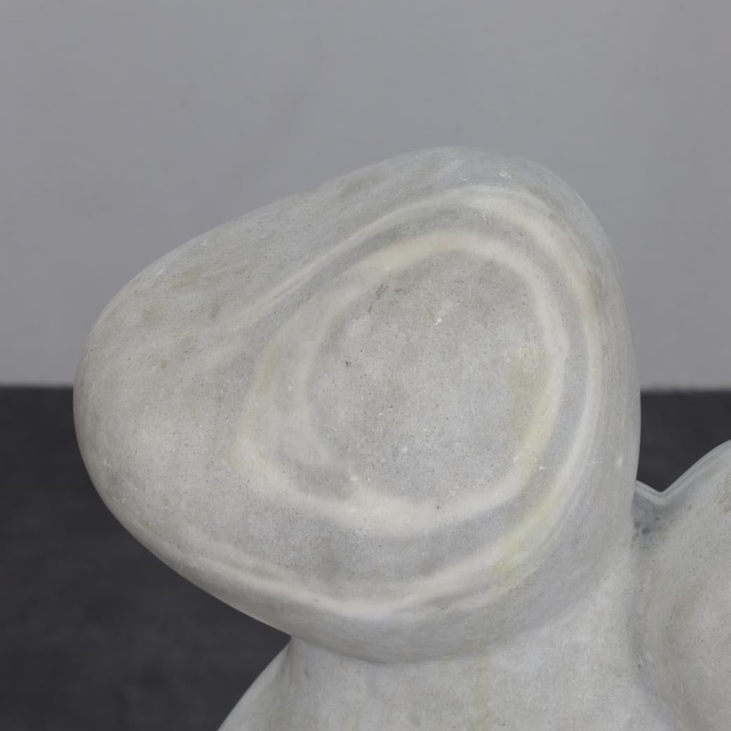 Mère et Child - Sculpture en marbre de Mario Orsogna en vente 1