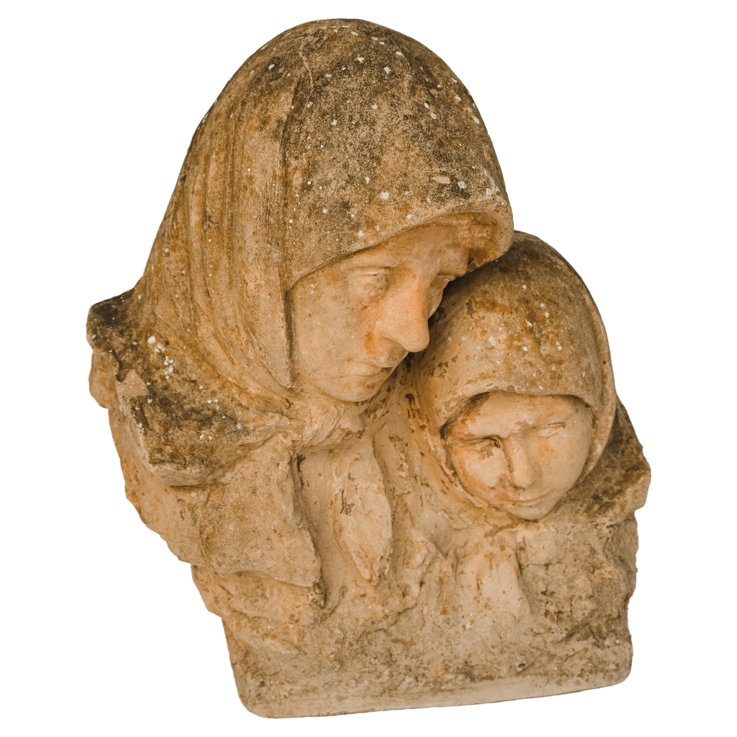 Statue von Mutter und Kind im Angebot