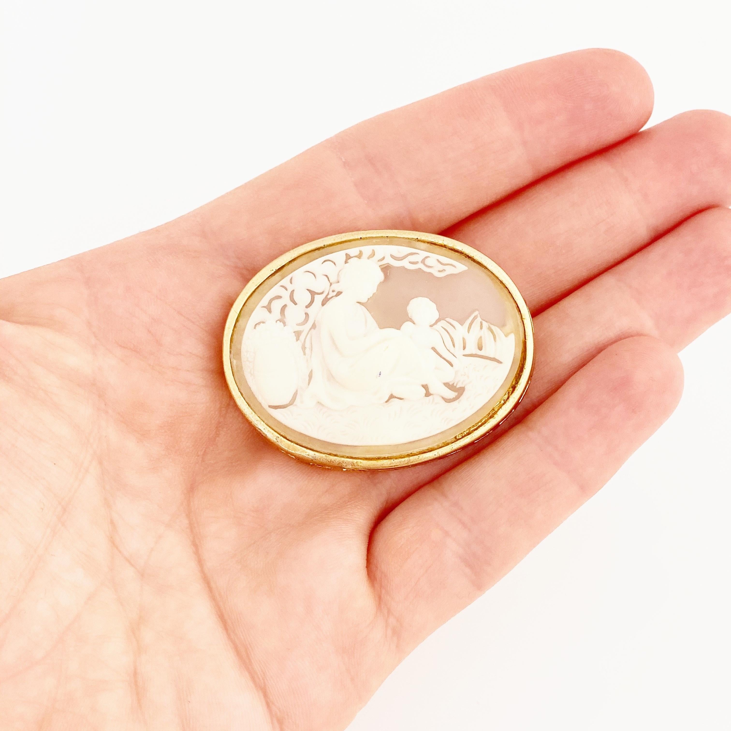 Mother & Child Cameo Brooch, 1950s In Good Condition In McKinney, TX