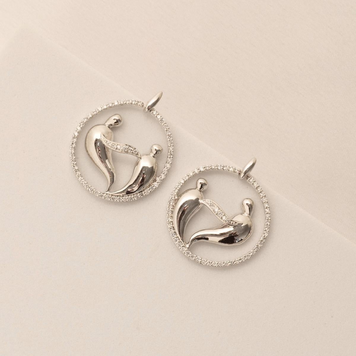 Round Cut Mother Child Eternity Bond Statement Earrings in 14k Solid Gold (Certified) For Sale
