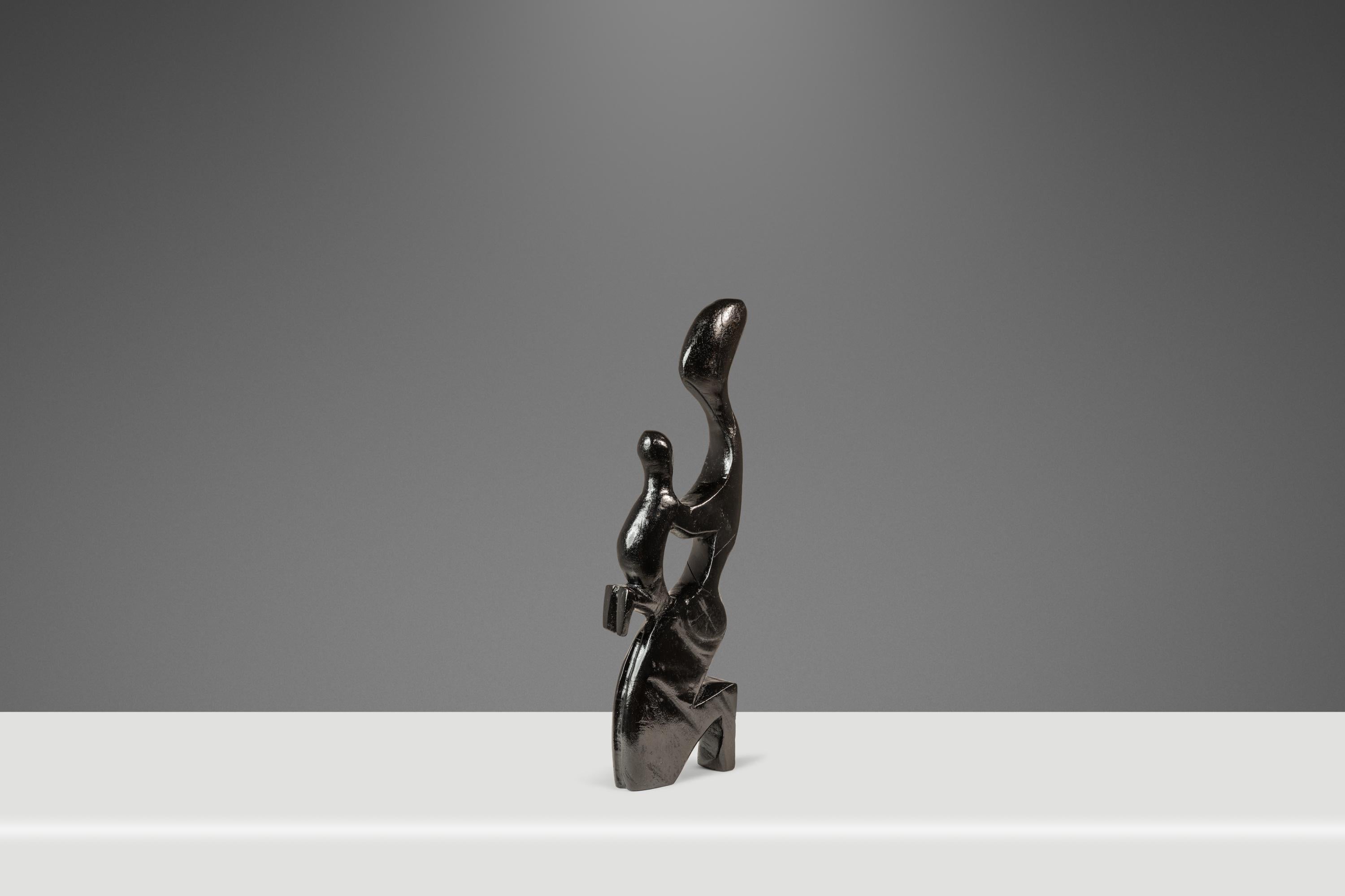 Sculpture humanoïde mère & Child sculptée dans de l'acajou, Afrique de l'Ouest, c.C. 1970 en vente 5