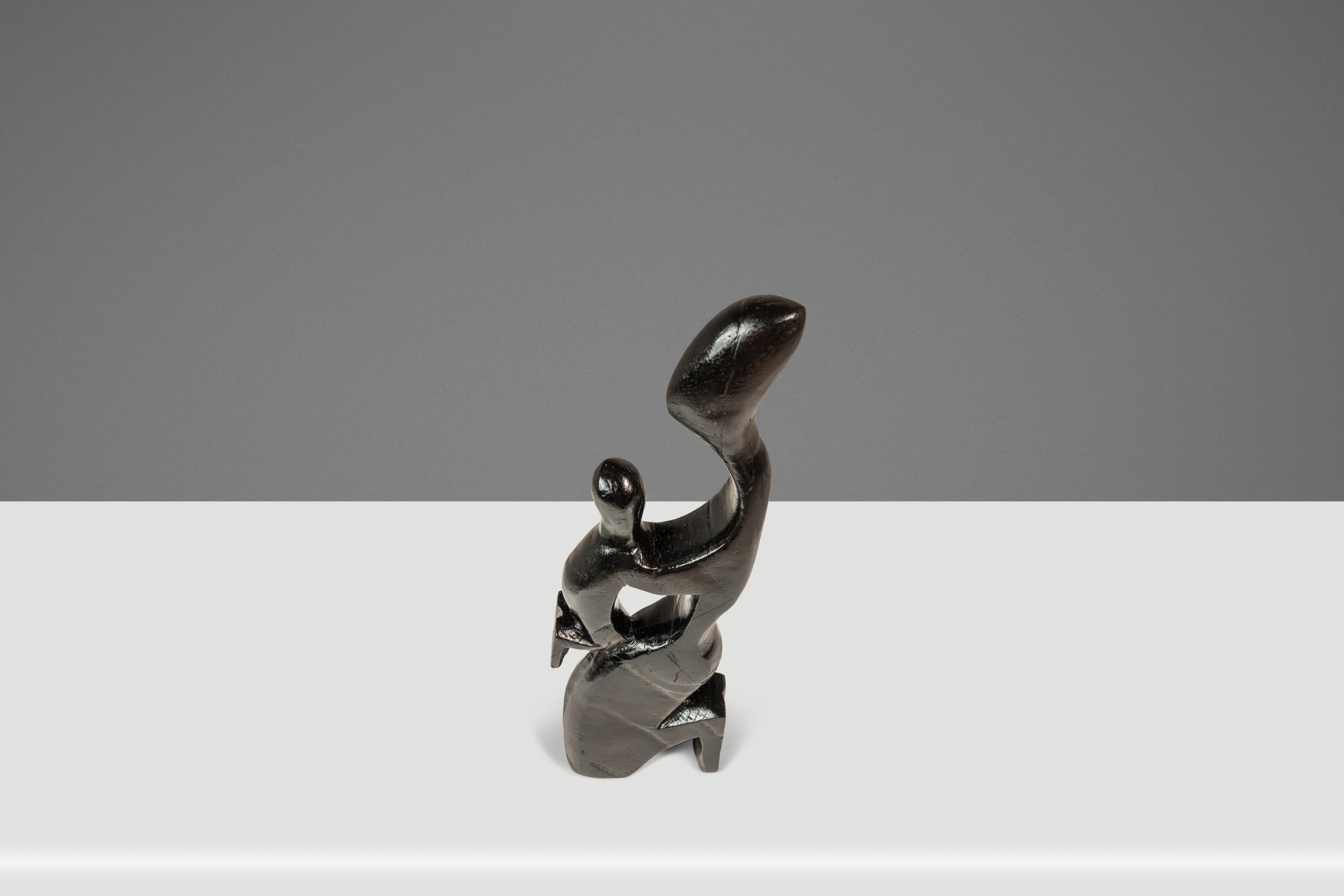 Sculpture humanoïde mère & Child sculptée dans de l'acajou, Afrique de l'Ouest, c.C. 1970 en vente 9