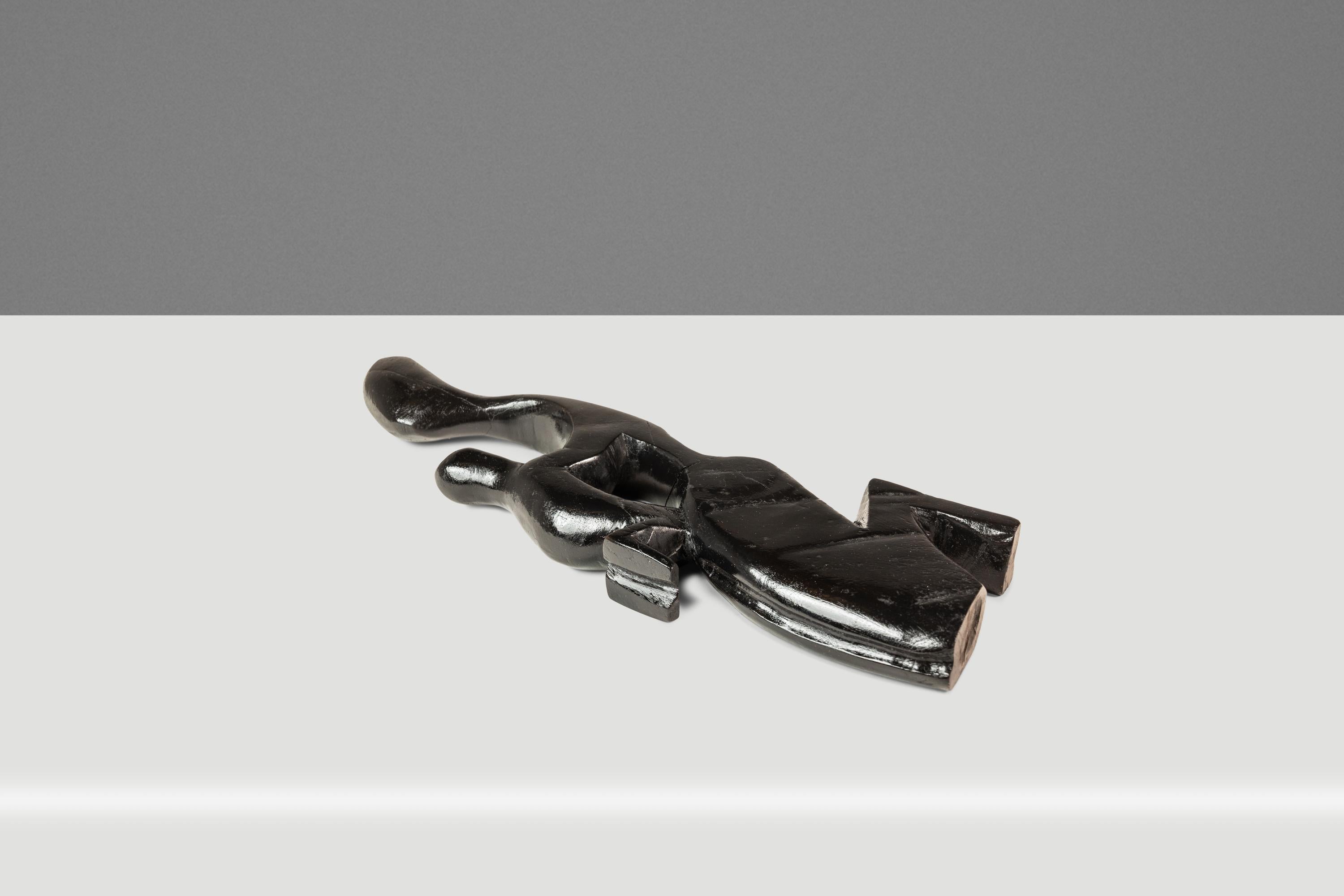 Sculpture humanoïde mère & Child sculptée dans de l'acajou, Afrique de l'Ouest, c.C. 1970 en vente 3