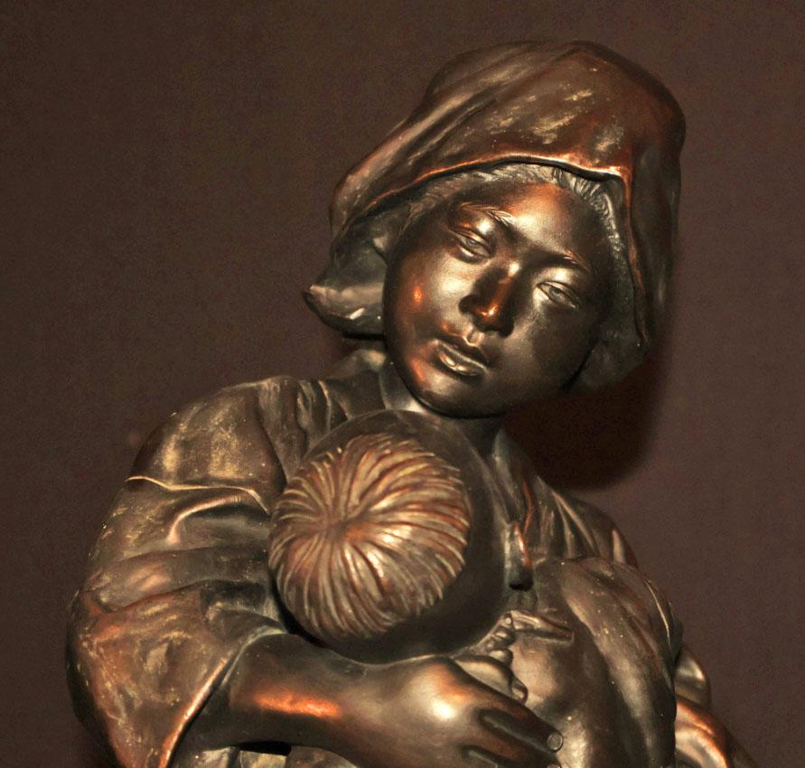 Fine XIX secolo Mother & Child - Bronzo giapponese del periodo Meiji in vendita