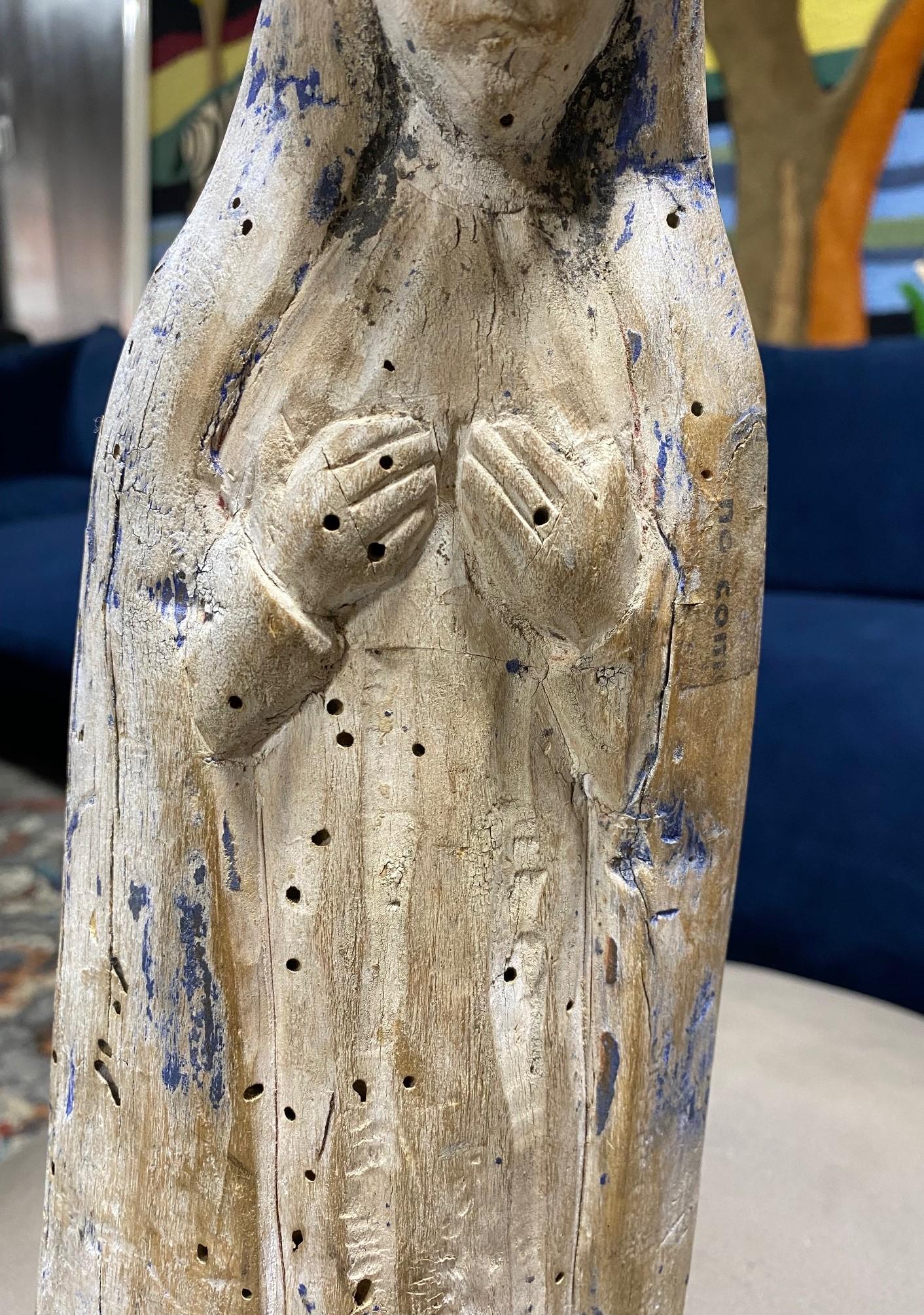 Mutter Maria Madonna, Holz geschnitzt, polychrom, Santo Santos, 18.-19. Jahrhundert (Primitiv) im Angebot