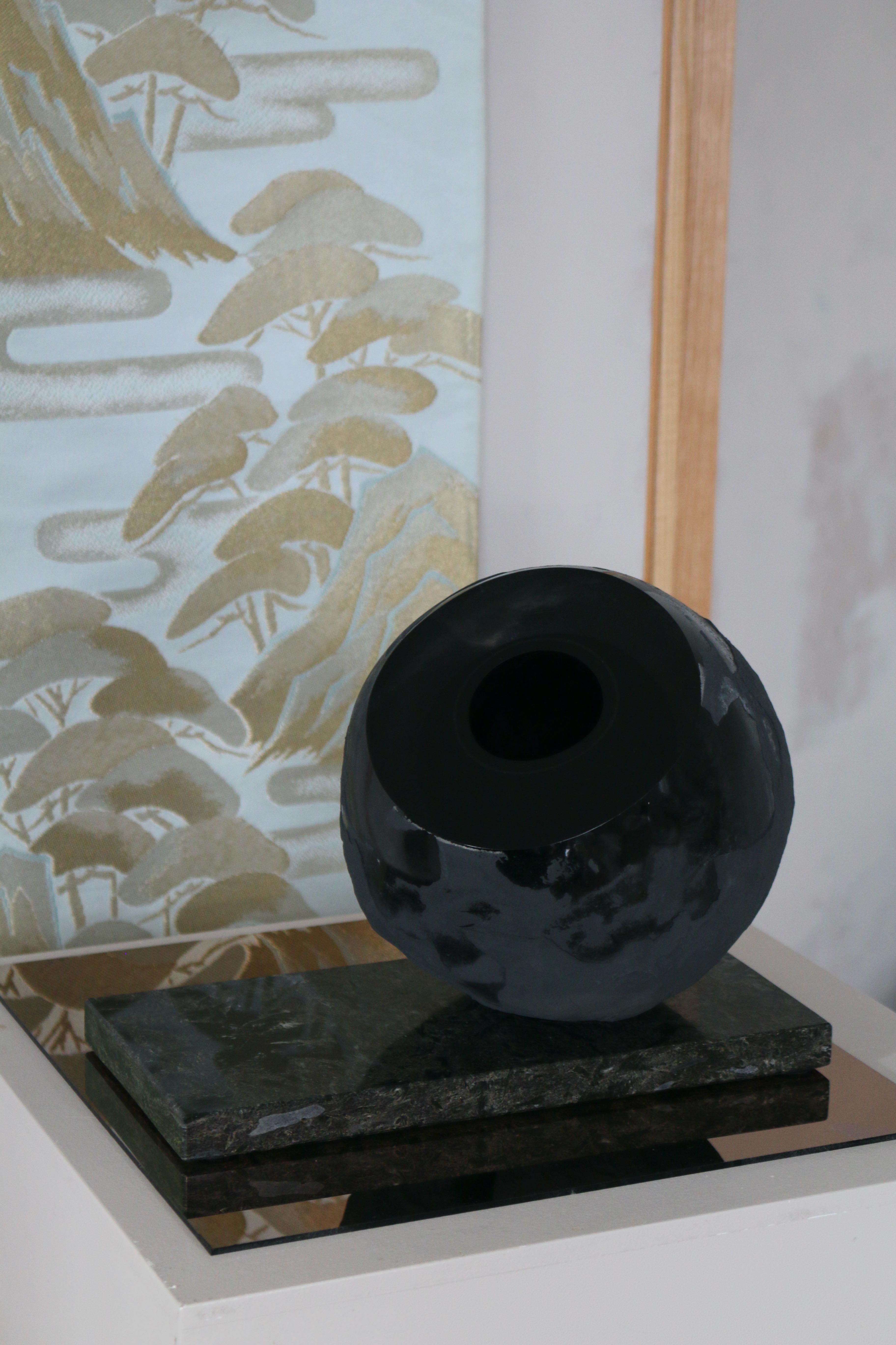 'Mother Night Sky' Vase Raw Black on Marble  In Excellent Condition In Riga, LV