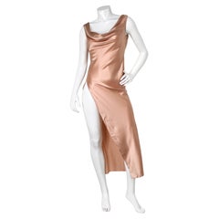 Mother Of All Pale Pink Venus Cowl Neck High-Slit Sleeveless Dress (Robe sans manches à col bénitier)