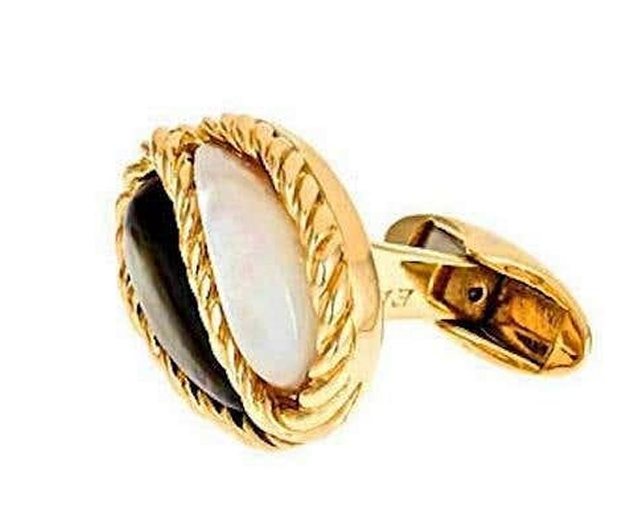 Mother-of-Pearl 18 Karat Gold YIN-YANG Cufflinks by John Landrum Bryant In New Condition For Sale In New York, NY