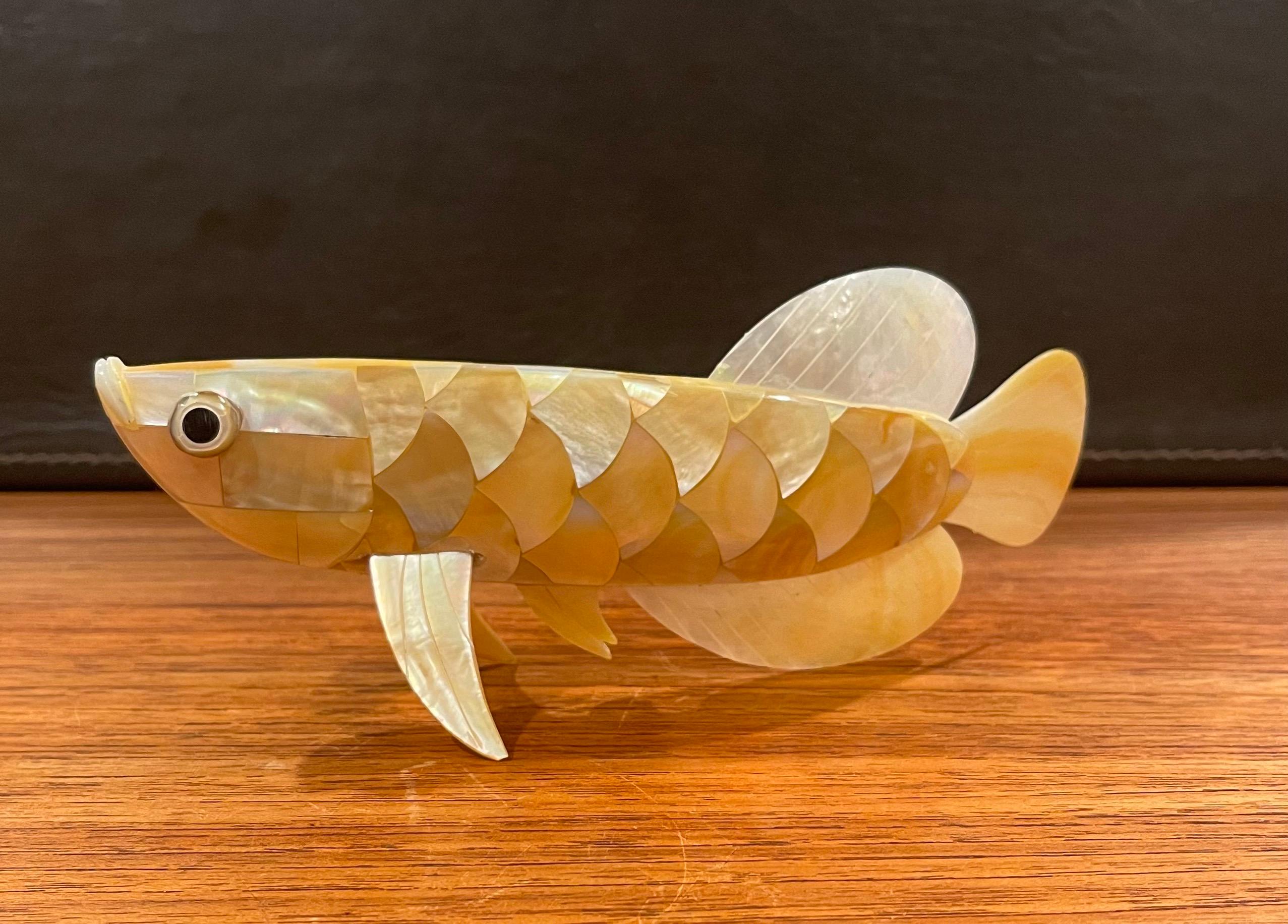 Escultura de pez de madreperla / concha de abulón en venta 2