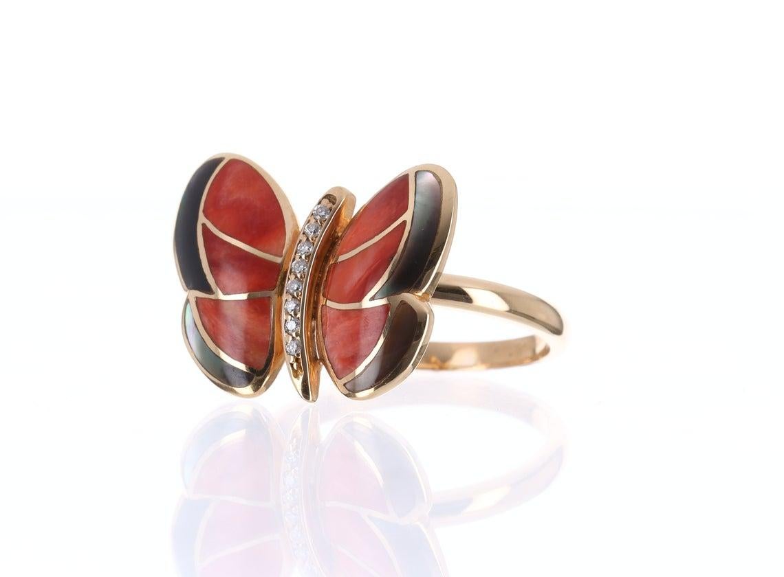 A gorgeous mother of pearl and agate 18K rose gold butterfly ring. This piece is simple and just beautiful! The butterfly is embellished with high-quality diamonds and natural mother of pearl along with agate. Made in 18k gold, fine quality precious