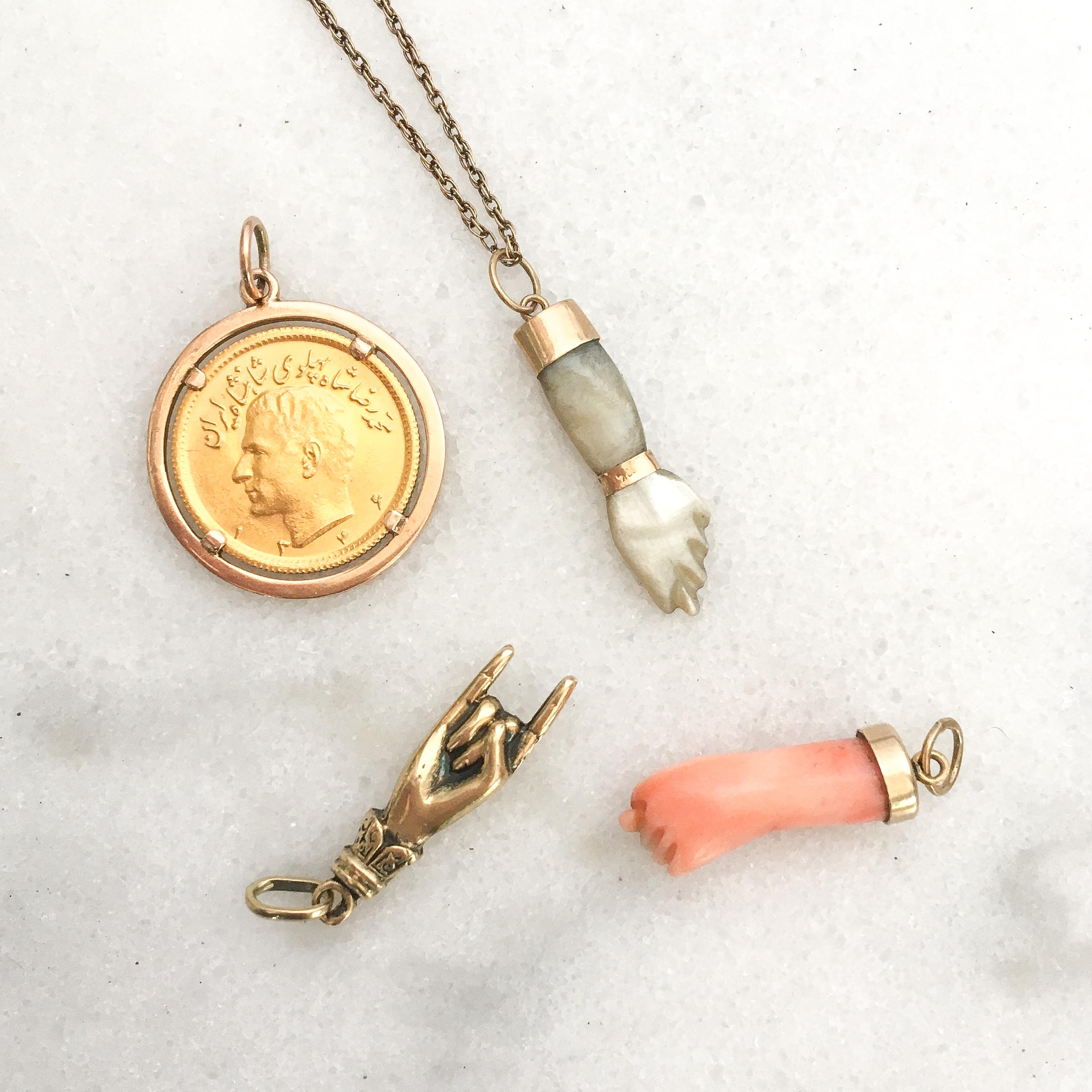 Mano Figa Mother of Pearl 14 Karat Gold Charm Pendant In Good Condition In Rotterdam, NL