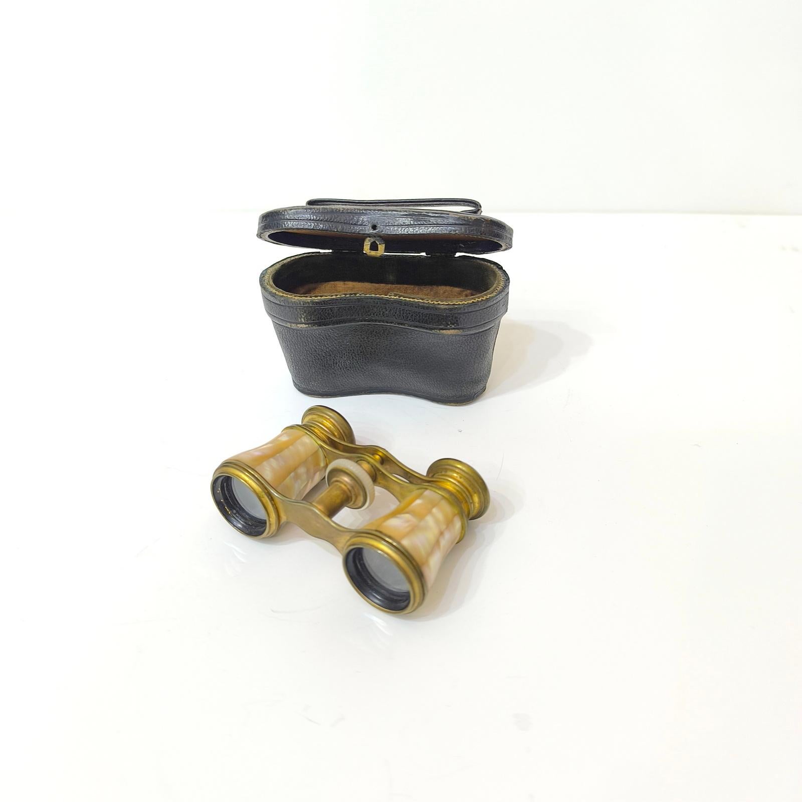 Mother of Pearl and Brass French Opera Glasses With Leather Case, France 1920s
A stunning set of opera or theatre glasses in original leather case.
Gorgeous Mother-of-pearl inset on brass cylindrical body with glass ocular lenses.
In original