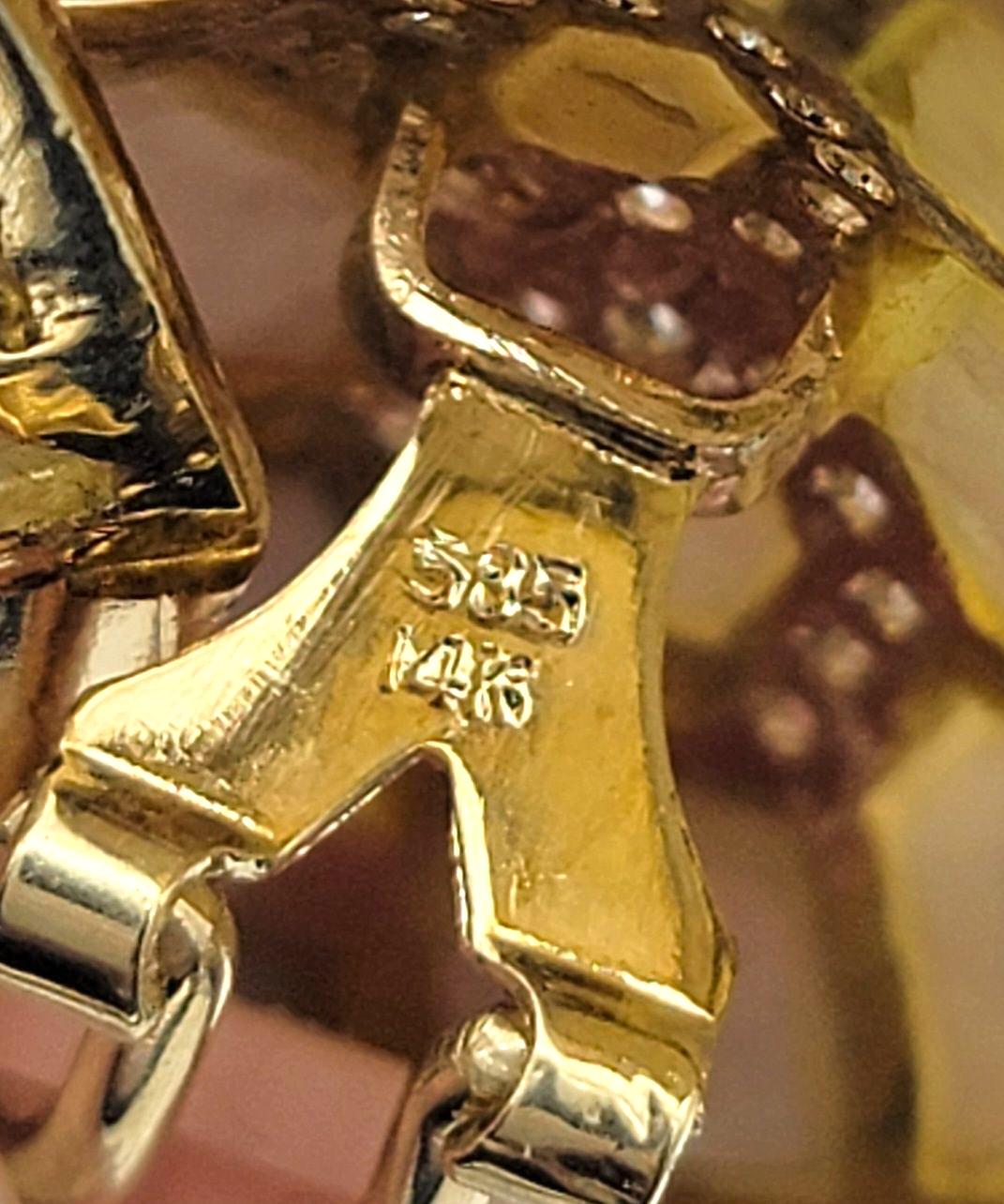 Donna Orecchini astratti con madreperla e diamanti in oro giallo 14 carati in vendita