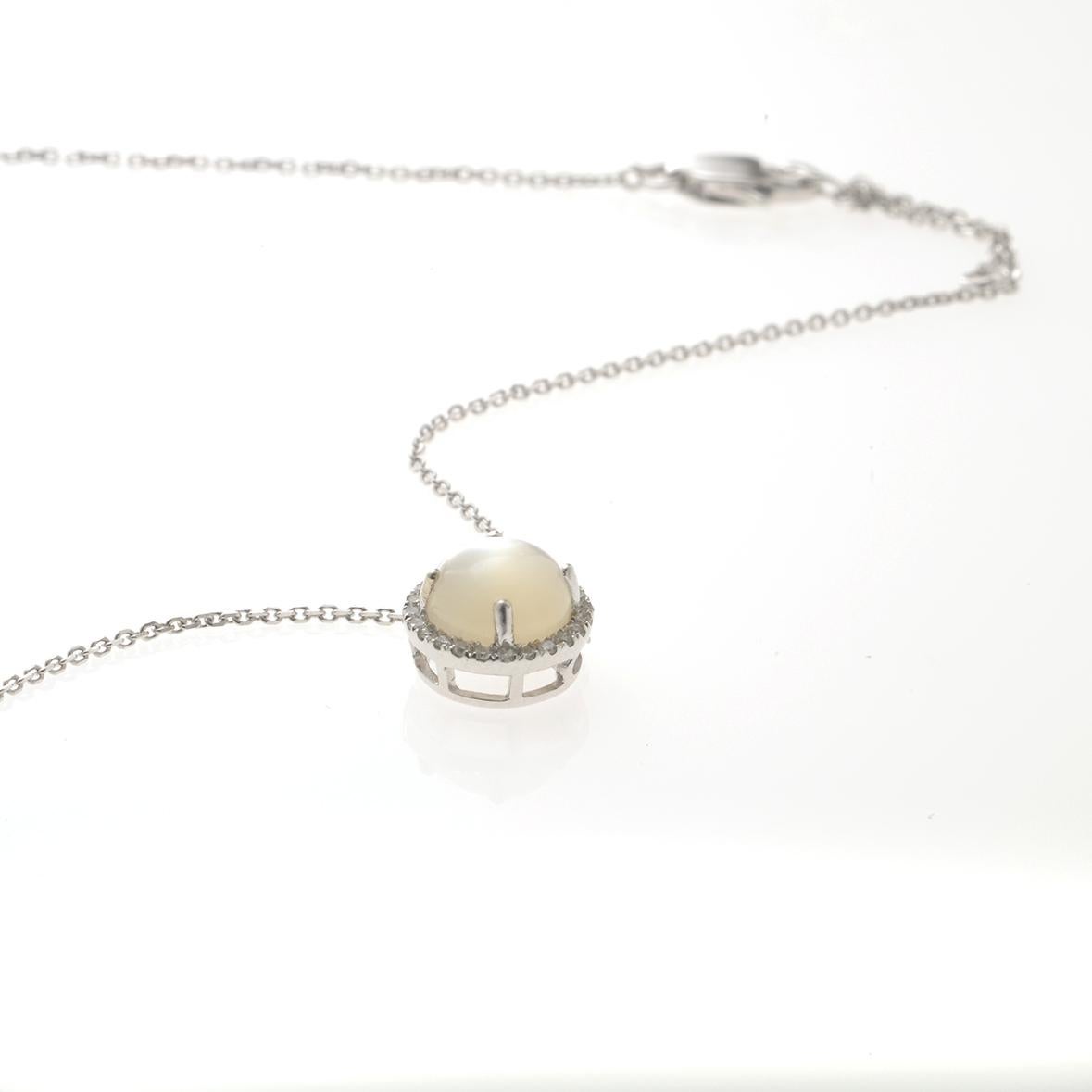 Mother-of-Pearl and Diamond Necklace für Damen oder Herren