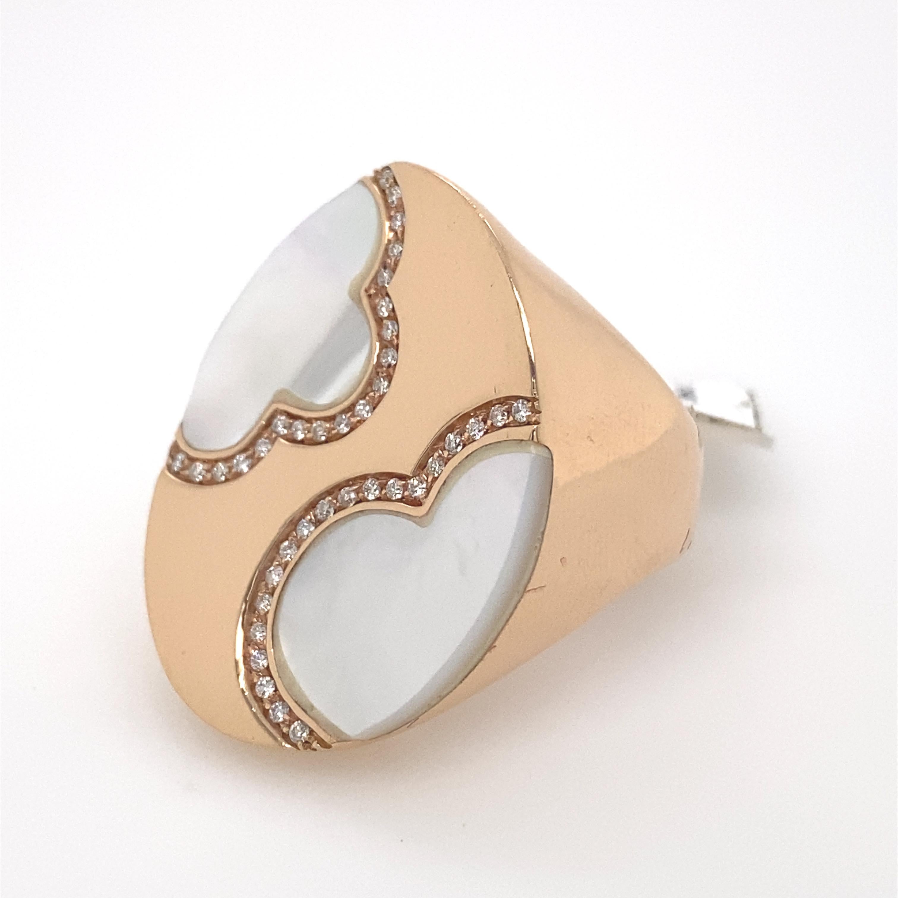 Round Cut Mother of Pearl and Diamond Ring 18 Karat Rose Gold For Sale