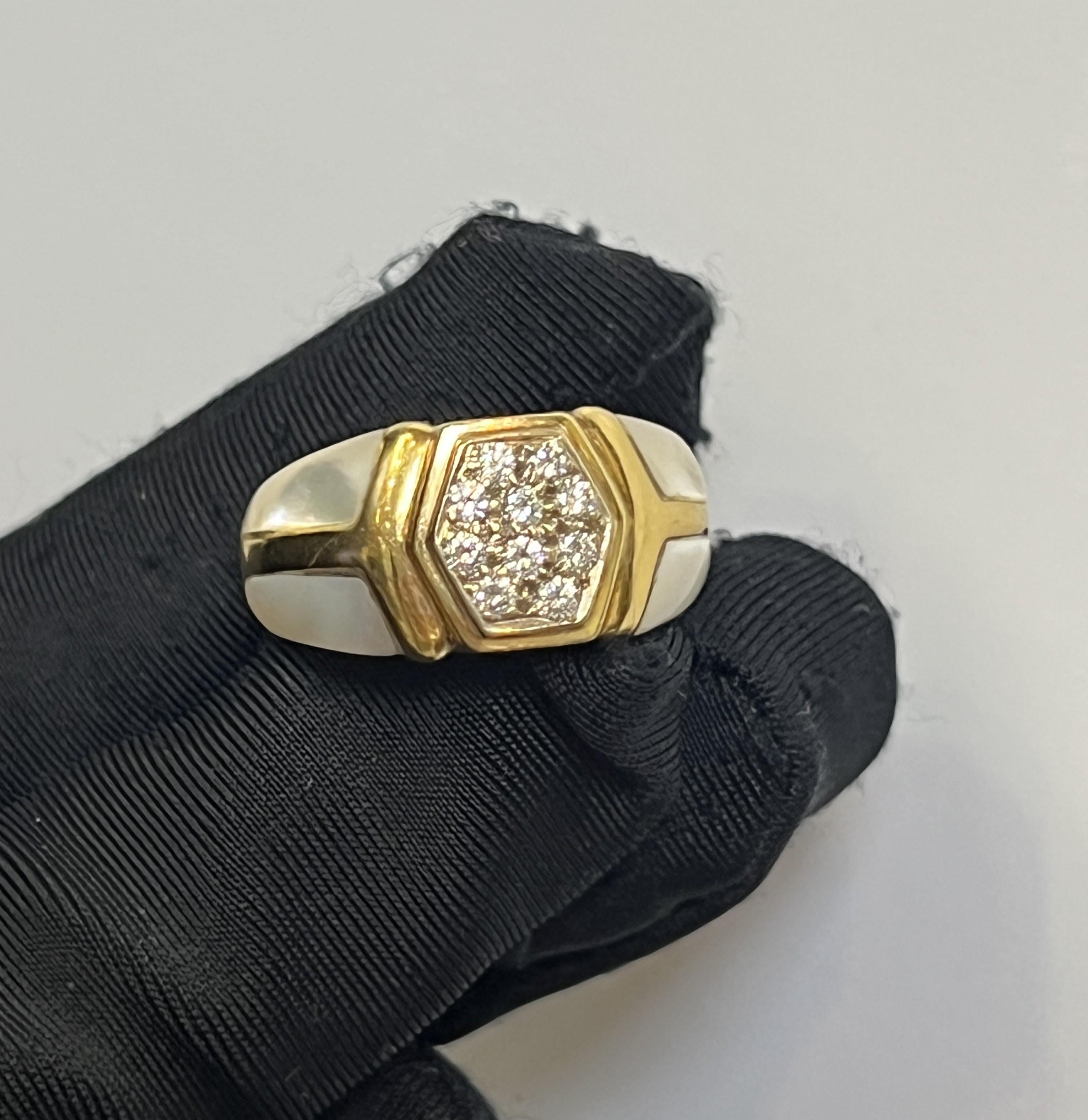Mother of Pearl and Diamond Ring In Excellent Condition For Sale In New York, NY