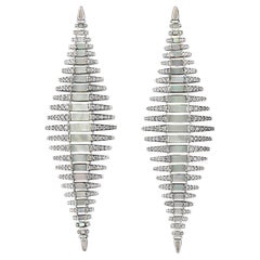 Pendientes giratorios de nácar y diamantes