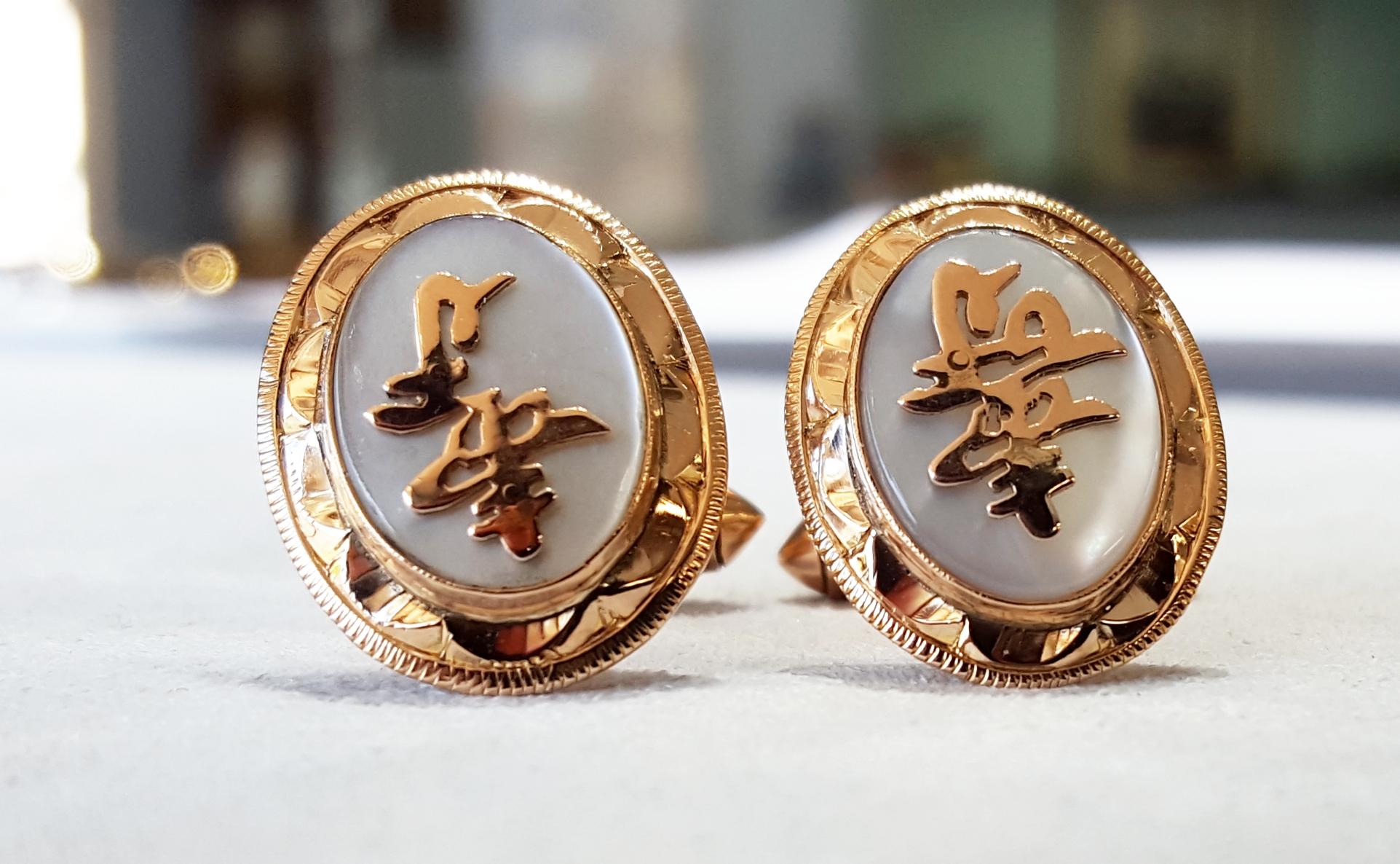 Women's or Men's Mother-of-Pearl and Gold Cufflinks For Sale