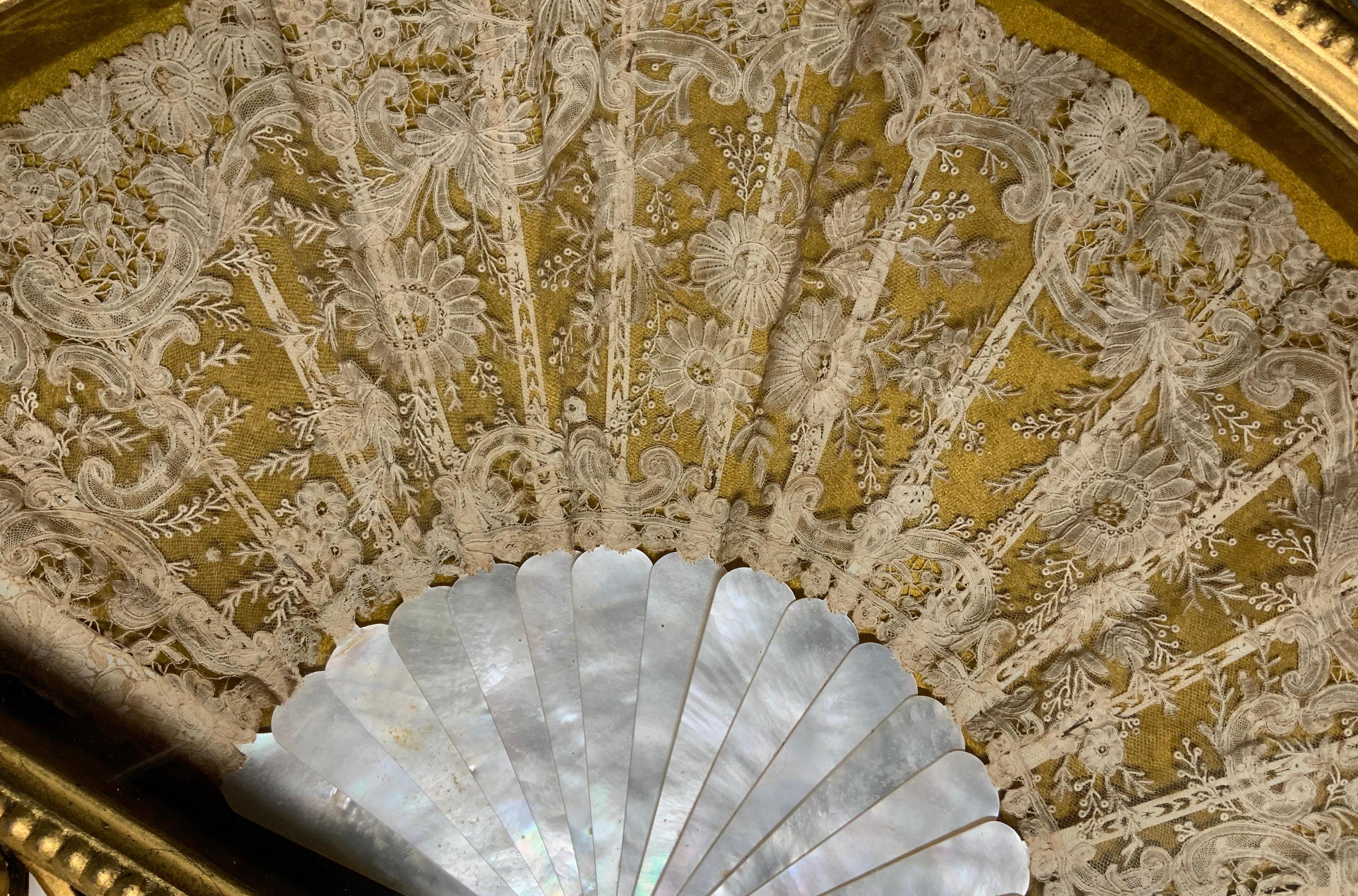 20th Century Mother of Pearl and Lace Fan Gilt Wood Display For Sale