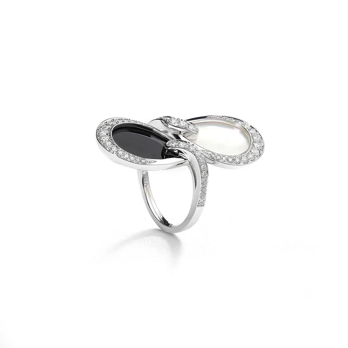 Ring in 18kt white gold set with 56 diamonds 0.71 cts, one mother of pearl 2.47 cts and one onyx 2.42 cts Size 54  