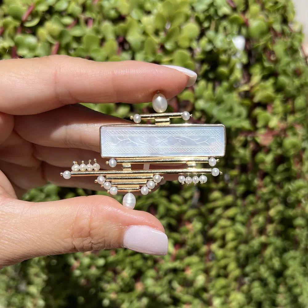 Modern Mother of Pearl and Pearl Gambling Chip Tubular Design Gold Statement Brooch Pin For Sale