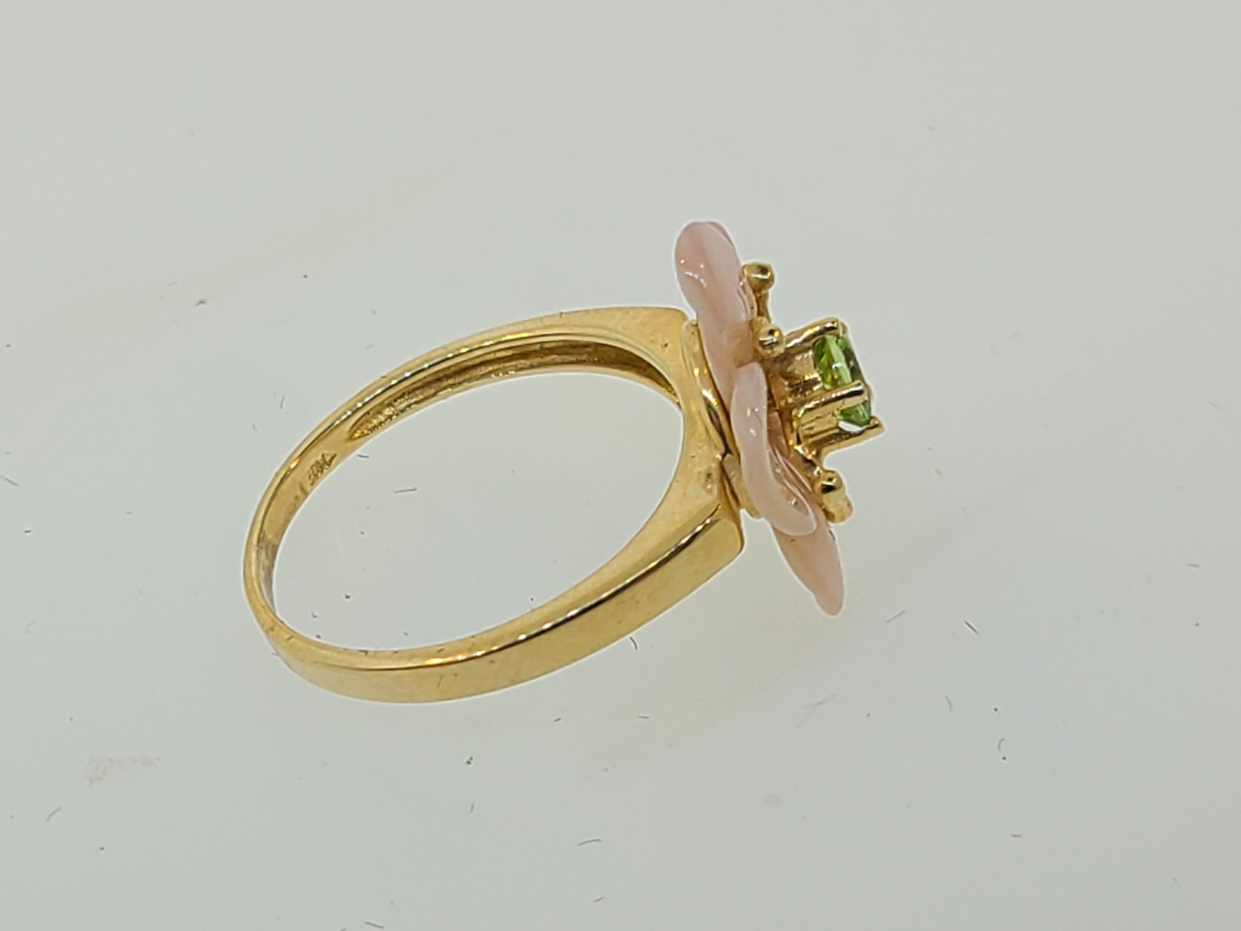 Perlmutt und Peridot 14K Blumenring (Rundschliff)