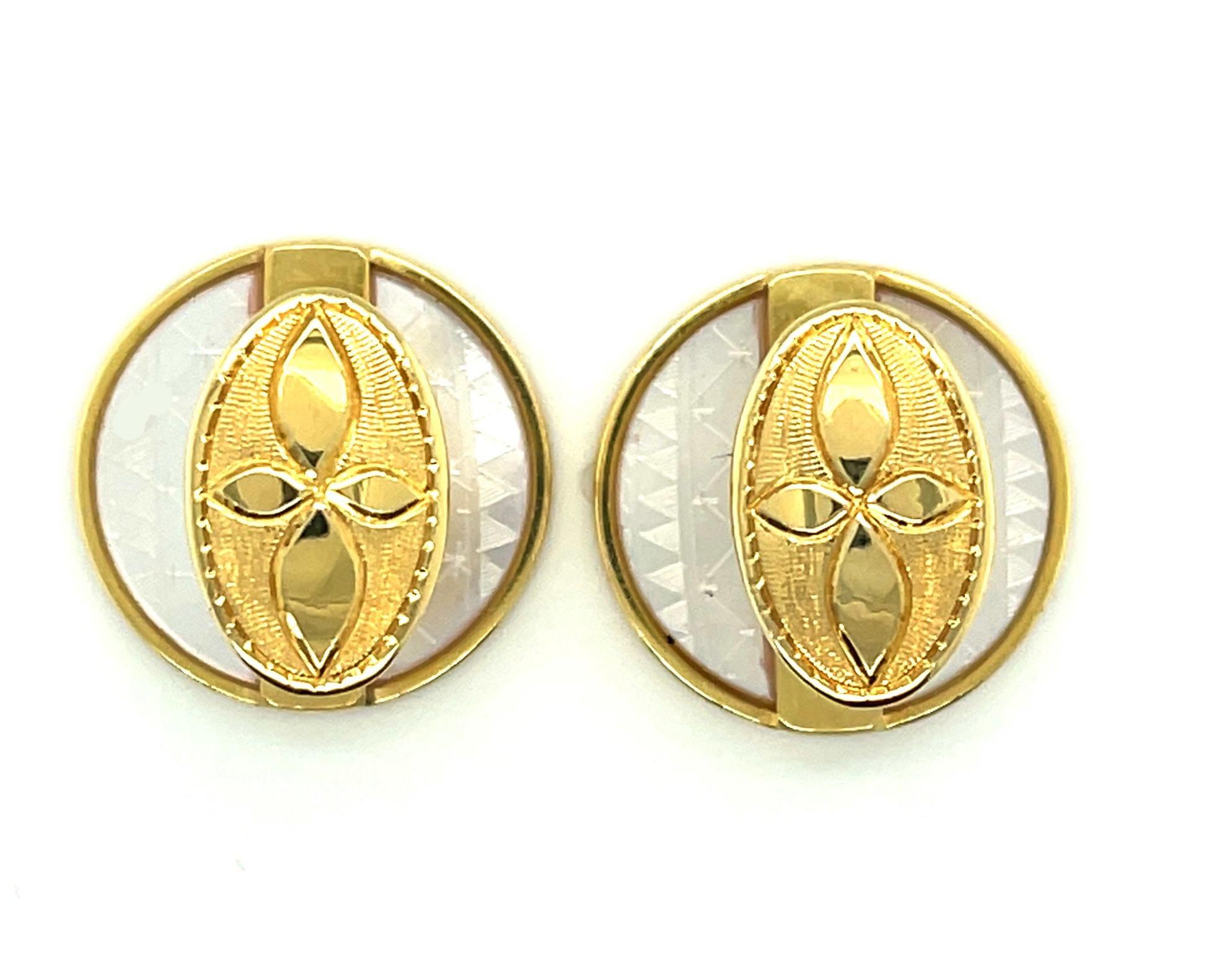 Men's Mother-of-pearl Antique Gaming Counter, 18k Yellow Gold Bezel Cuff Links For Sale