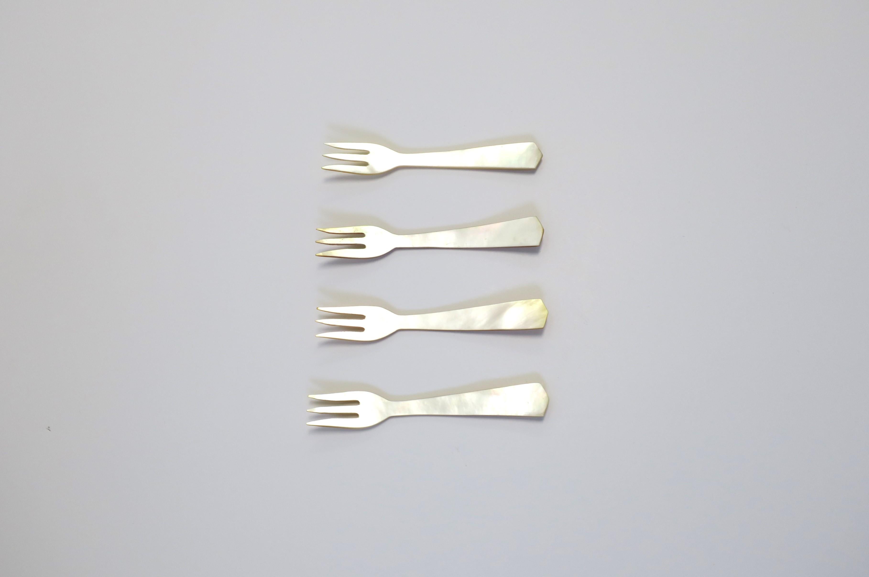 20th Century Mother of Pearl Appetizer or Caviar Forks, Set of 4 For Sale
