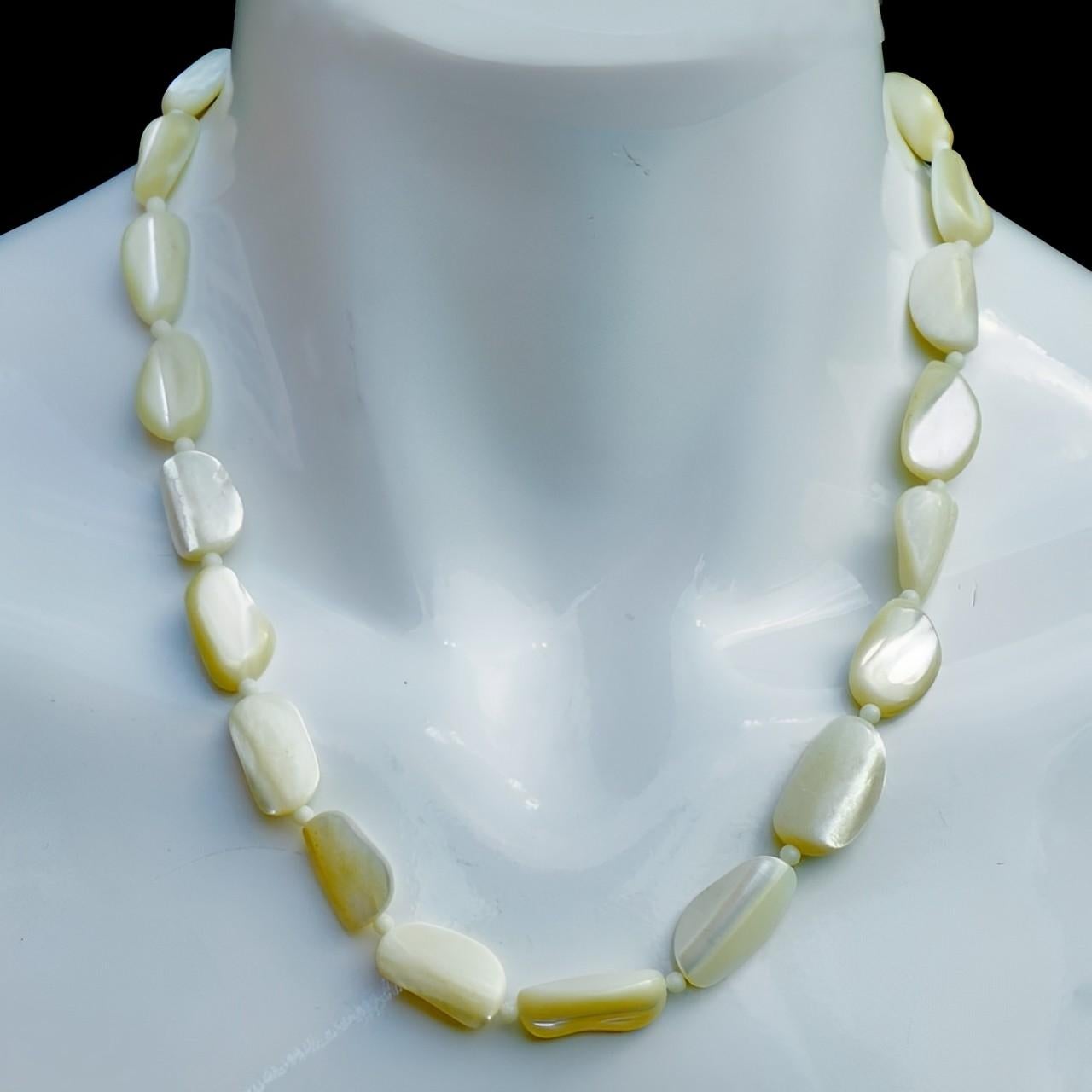 Lovely mother of pearl necklace with irregular shaped beads and small round glass spacers. Measuring necklace length 47.5 cm / 18.7 inches. The silver tone clasp is a little stiff but works. The necklace is in very good condition.

This all original