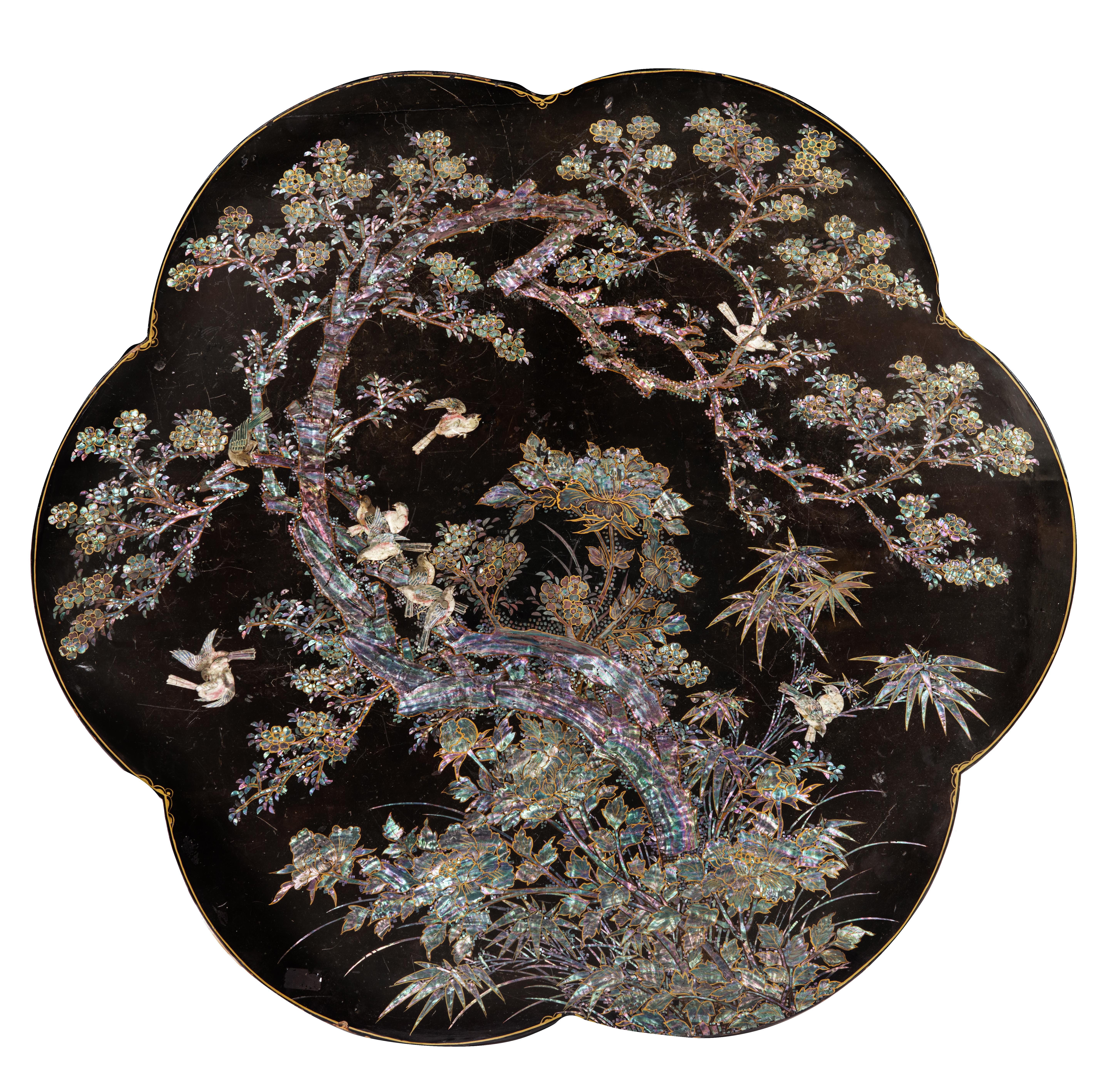 Mother-of-Pearl Black Lacquer Japanese Export Table with Feet Shaped as Bats For Sale 1