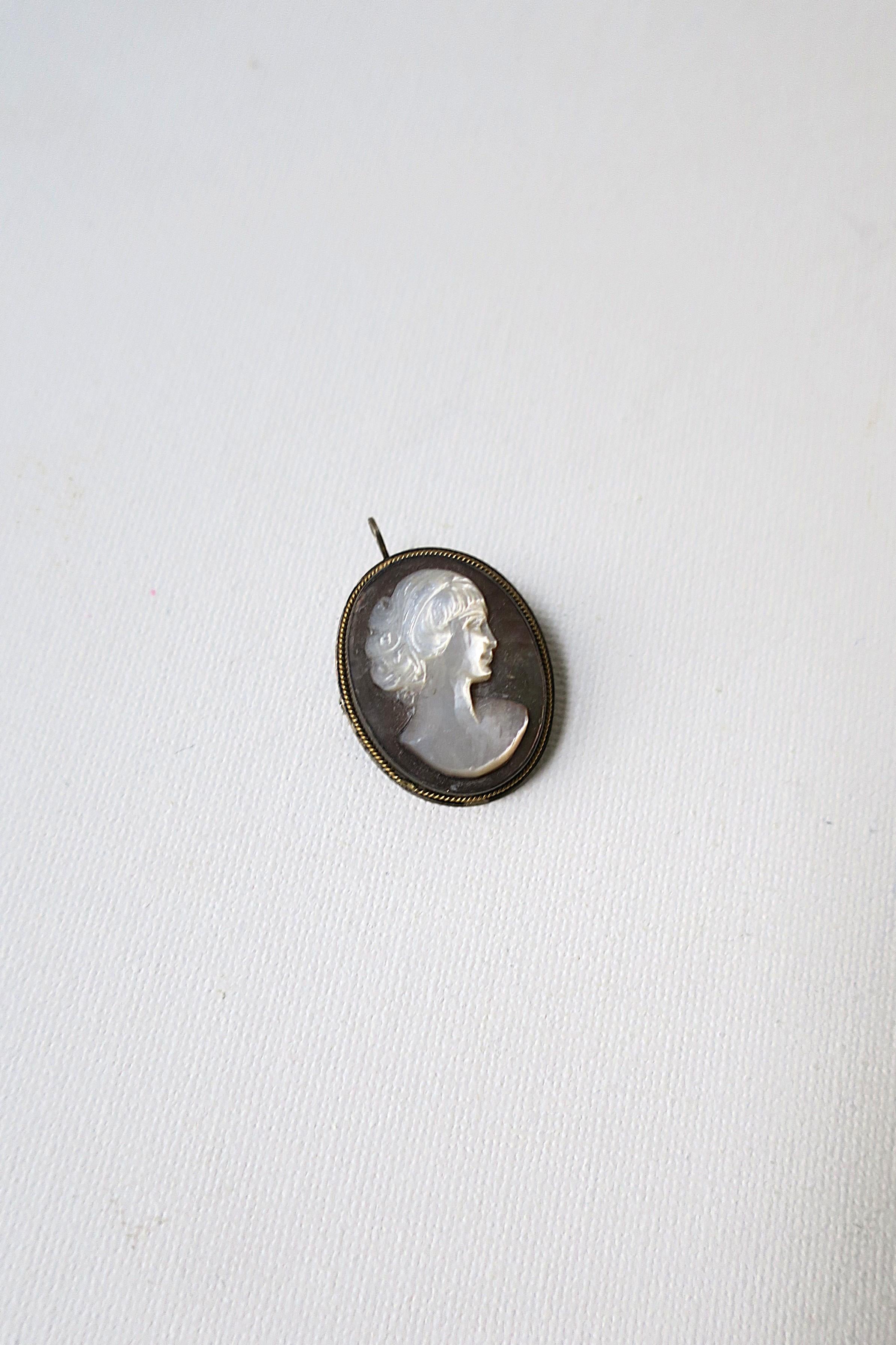 Colgante y broche de camafeo de nácar Victoriano en venta