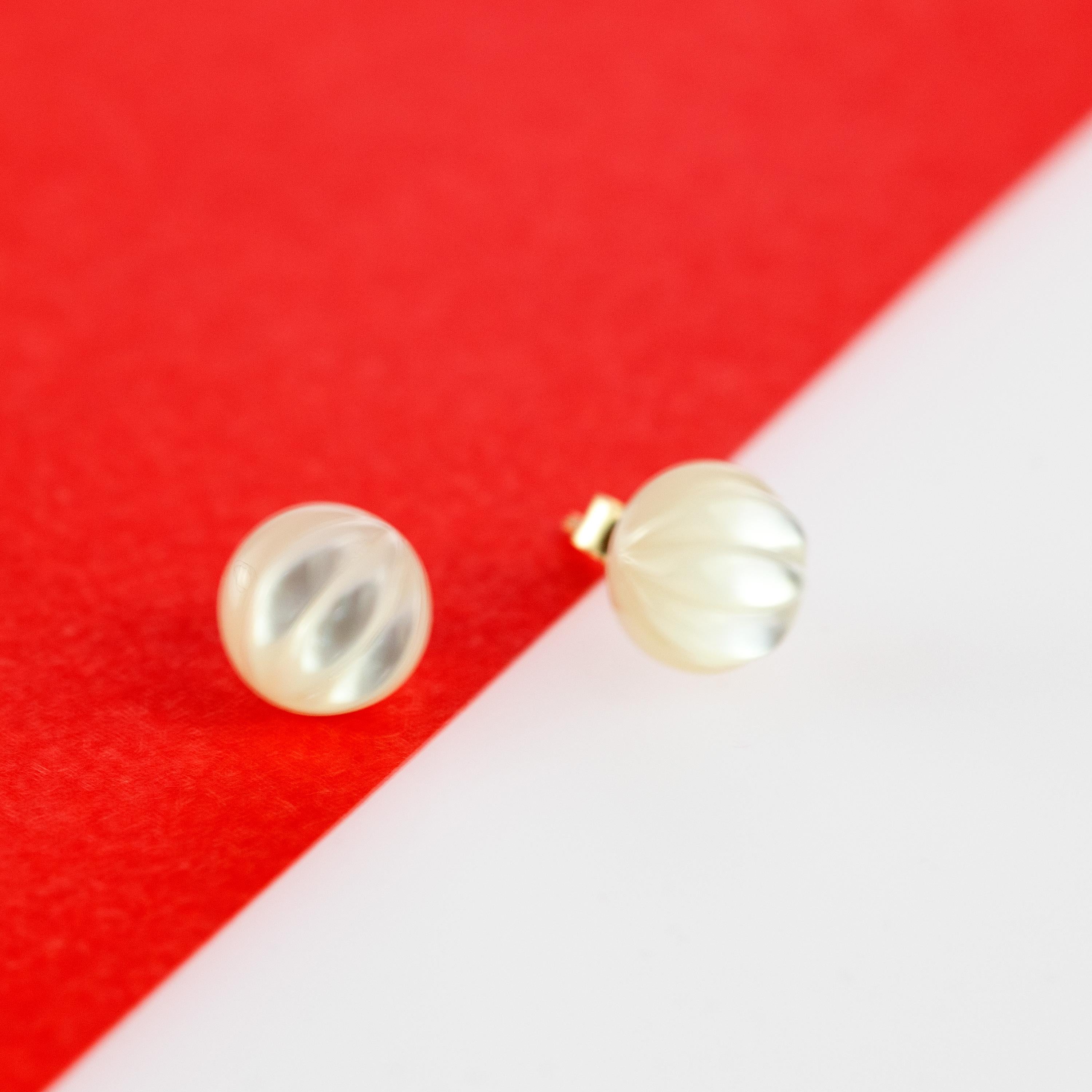 Round Cut Mother of Pearl Carved Carved Cabochon 18 Karat Gold Handmade Stud Earrings For Sale
