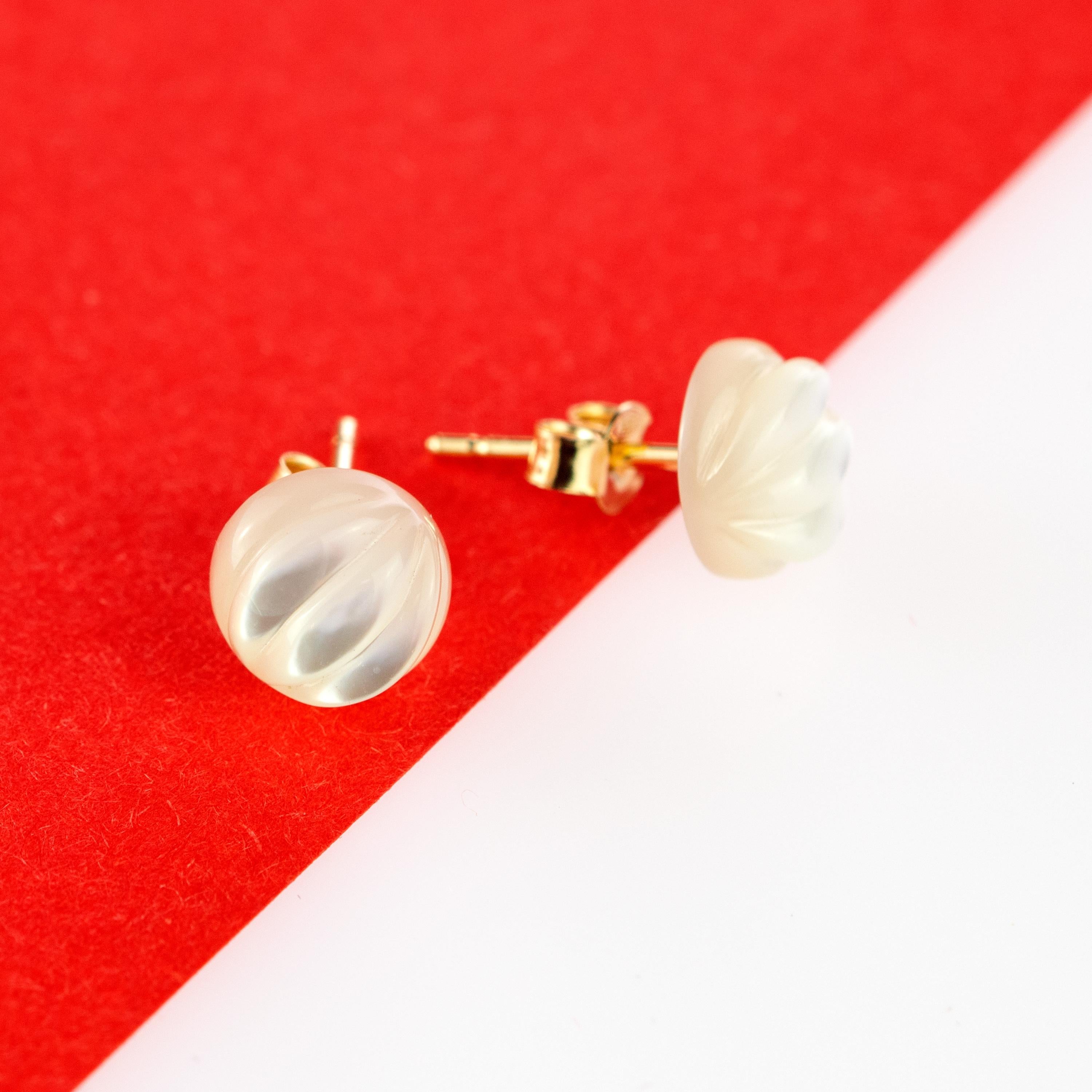 Mother of Pearl Carved Carved Cabochon 18 Karat Gold Handmade Stud Earrings For Sale 2