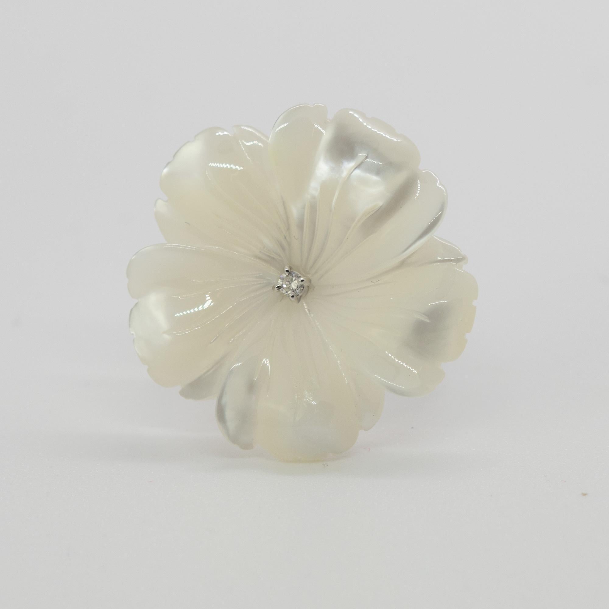 Mother of Pearl Carved Flower Diamond 18 Karat Gold Cocktail Ring Intini Jewels For Sale 4