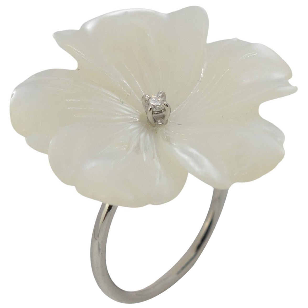Perlmutt geschnitzter Blumen-Diamant-Cocktailring aus 18 Karat Gold Intini-Schmuck