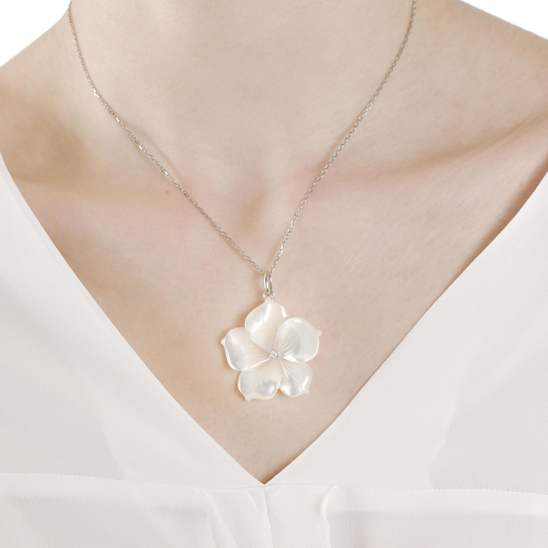 Perlmutt geschnitzte Blumen-Diamant-Tropfen-Halskette aus 18 Karat Gold Intini Juwelen im Angebot 9