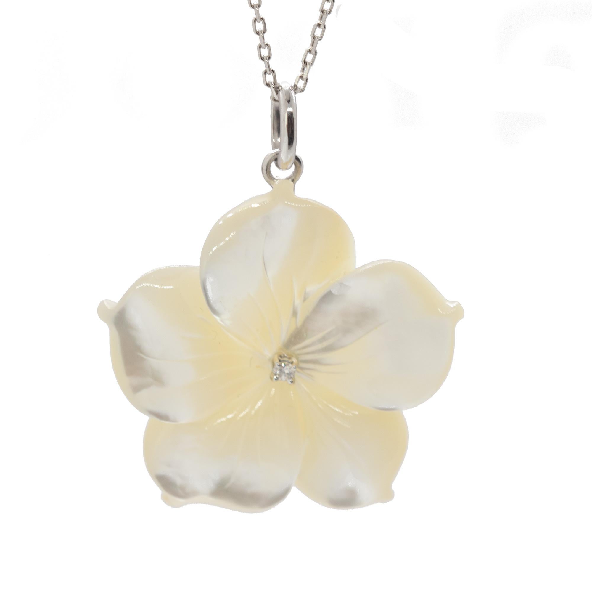 Perlmutt geschnitzte Blumen-Diamant-Tropfen-Halskette aus 18 Karat Gold Intini Juwelen im Angebot 1