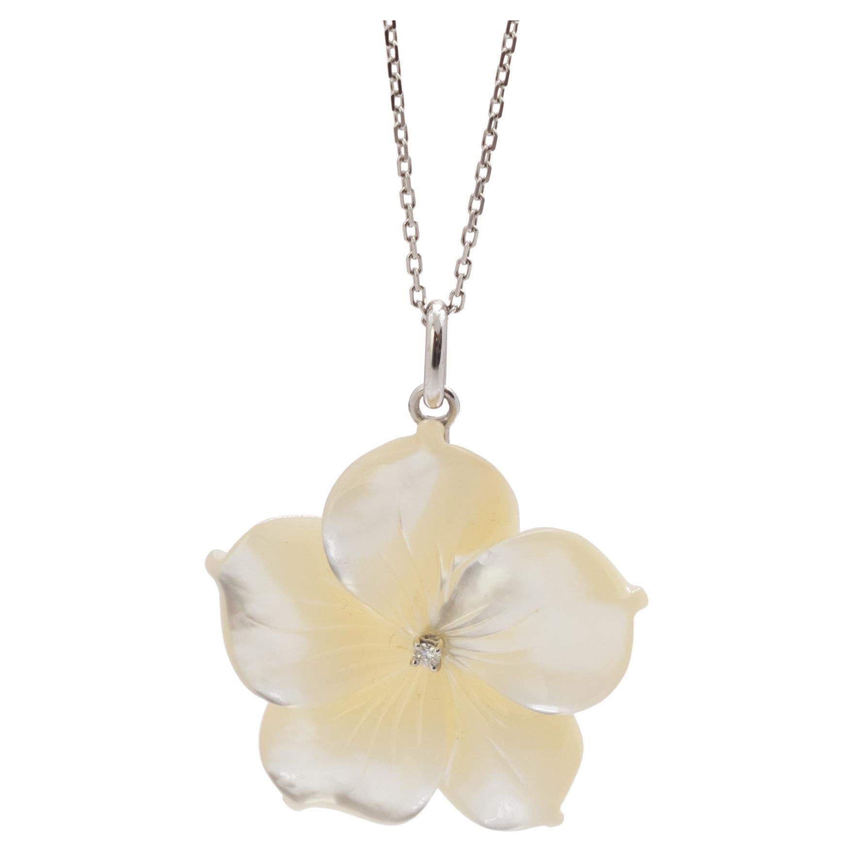 Vintage ivory white Large Mother of Pearl Flower Pendant Necklace 