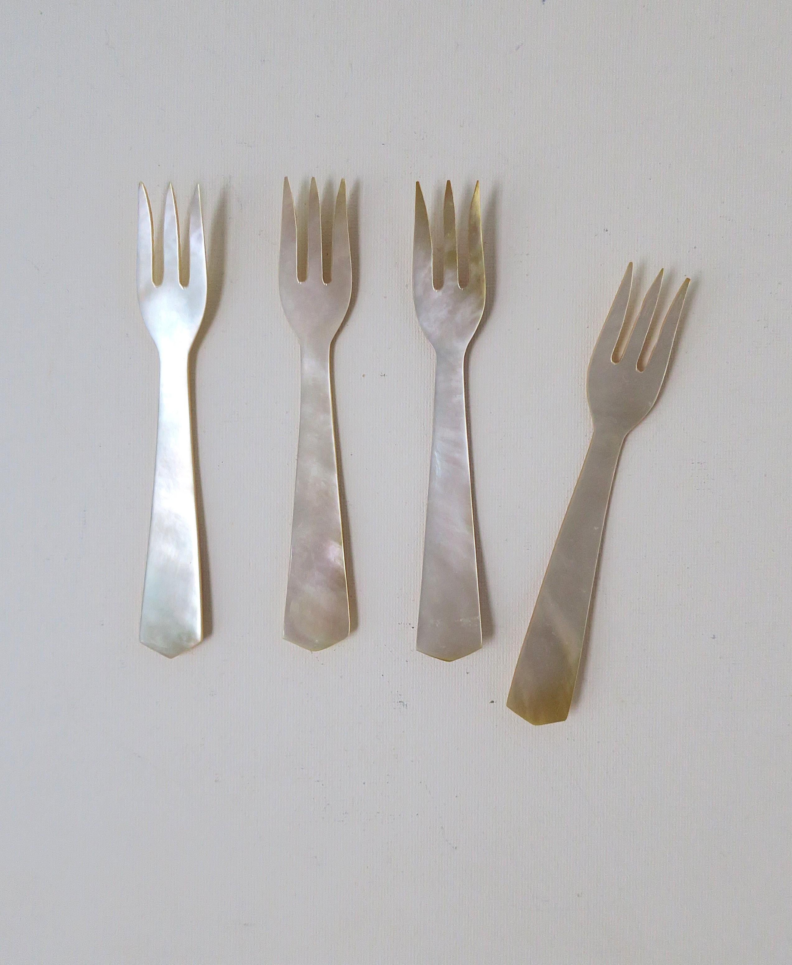 Mother of Pearl Caviar Appetizer Forks In Excellent Condition For Sale In New York, NY