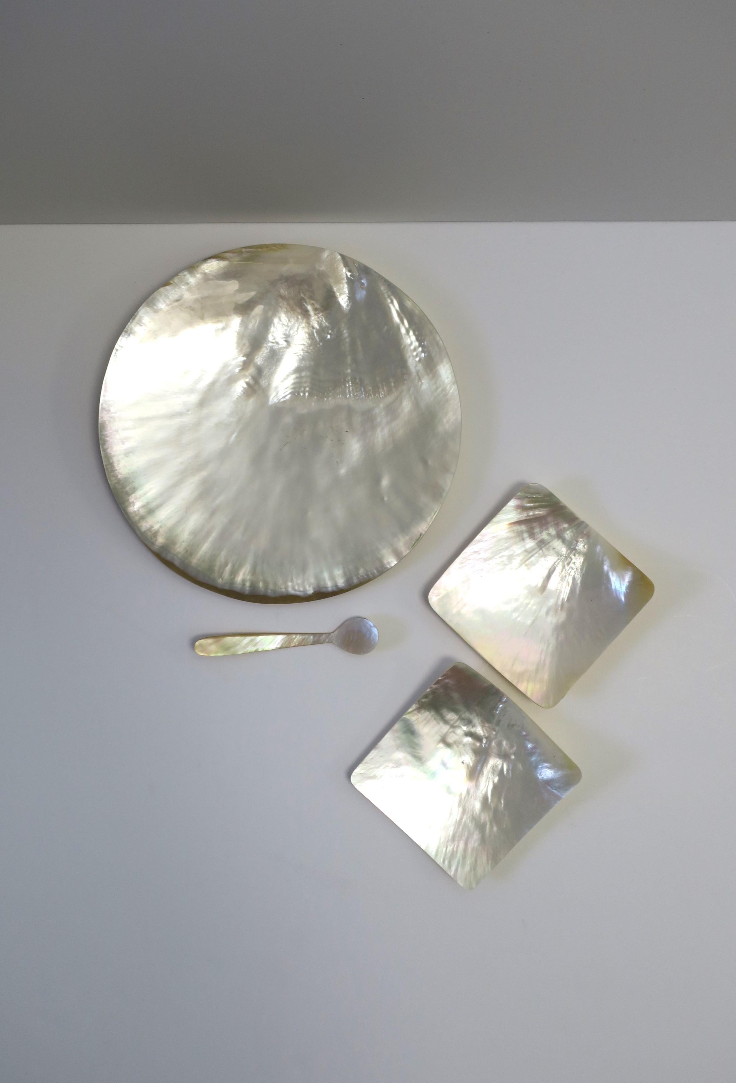 Organic Modern Mother of Pearl Caviar Dish and Spoon Set, Set of 4 For Sale