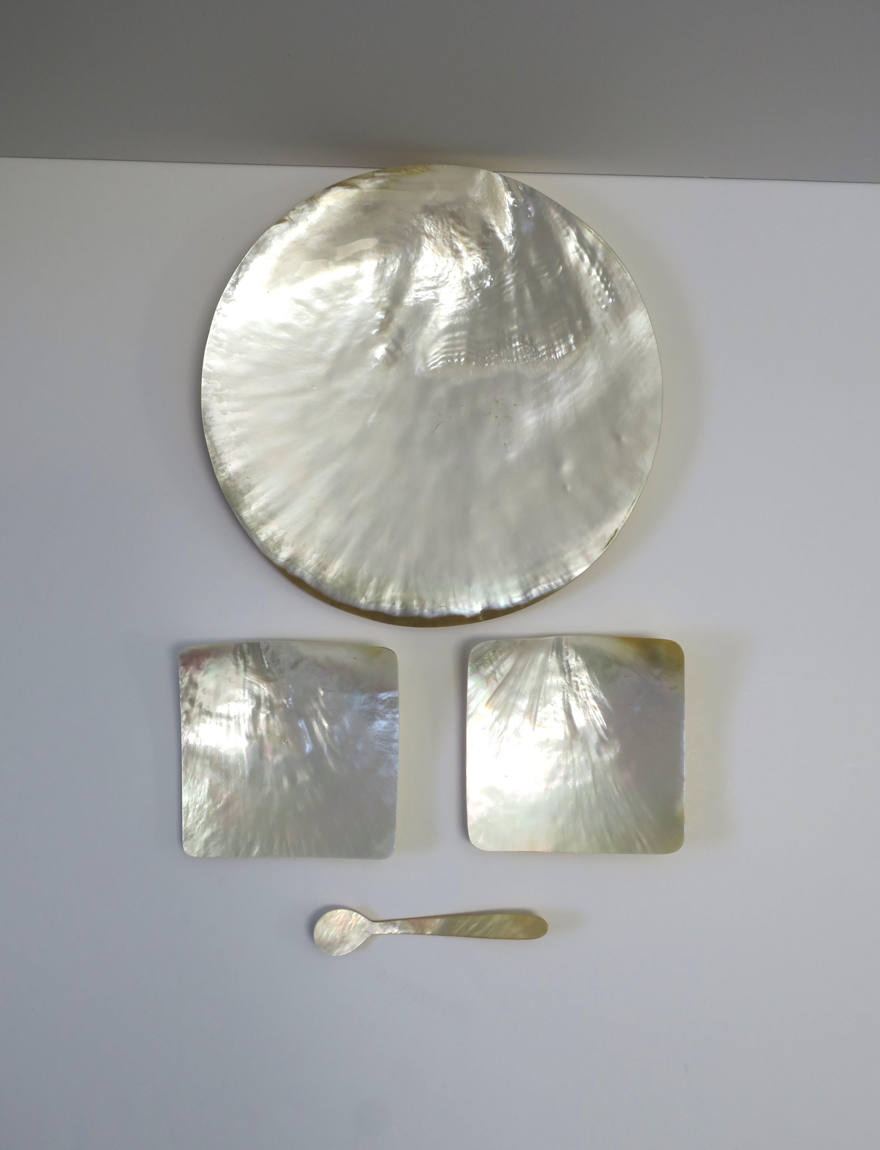 Polished Mother of Pearl Caviar Dish and Spoon Set, Set of 4 For Sale
