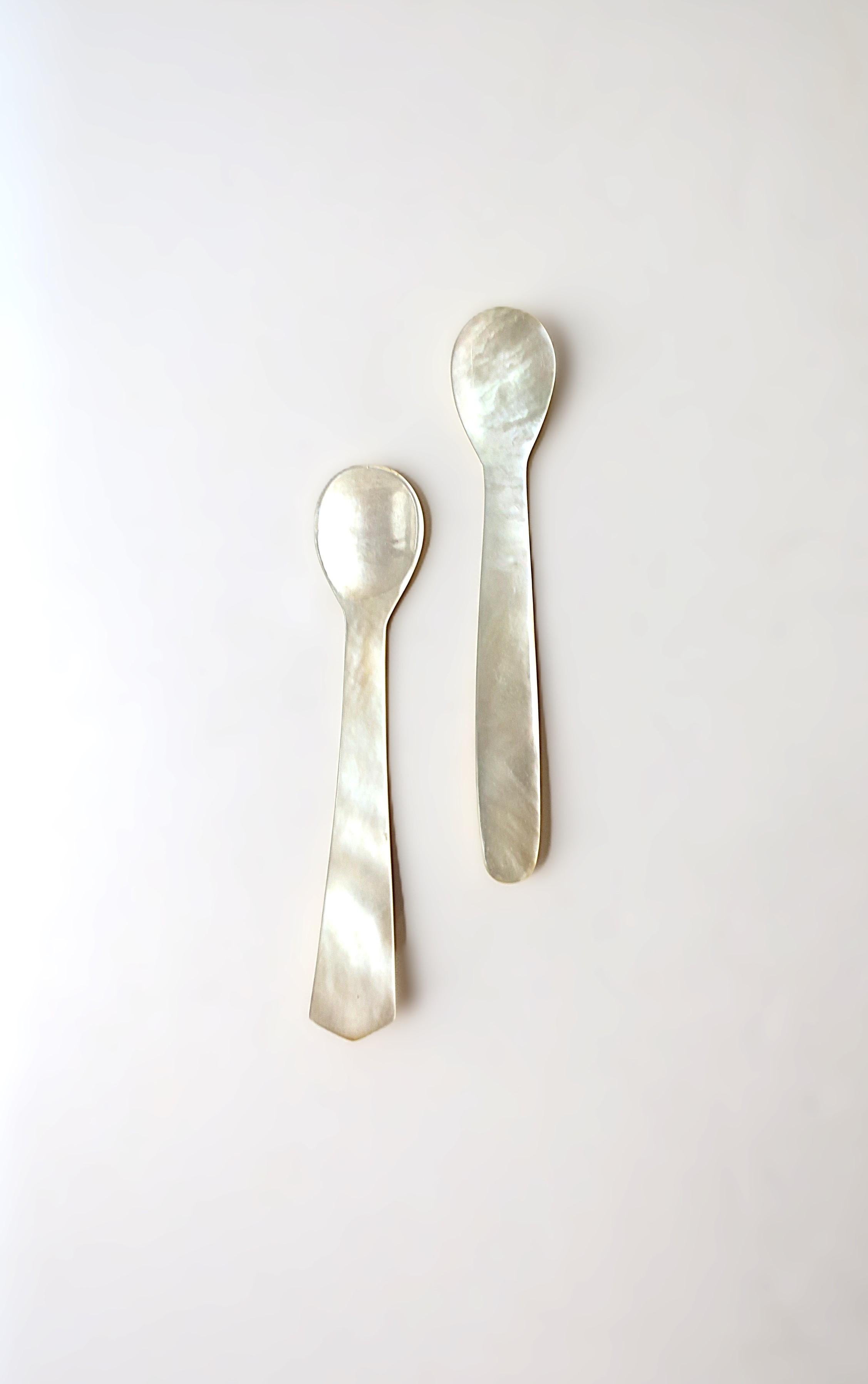 A set of two (2) natural mother of pearl seashell caviar spoons. Very good condition as shown in images. No chips noted. Dimensions: .88