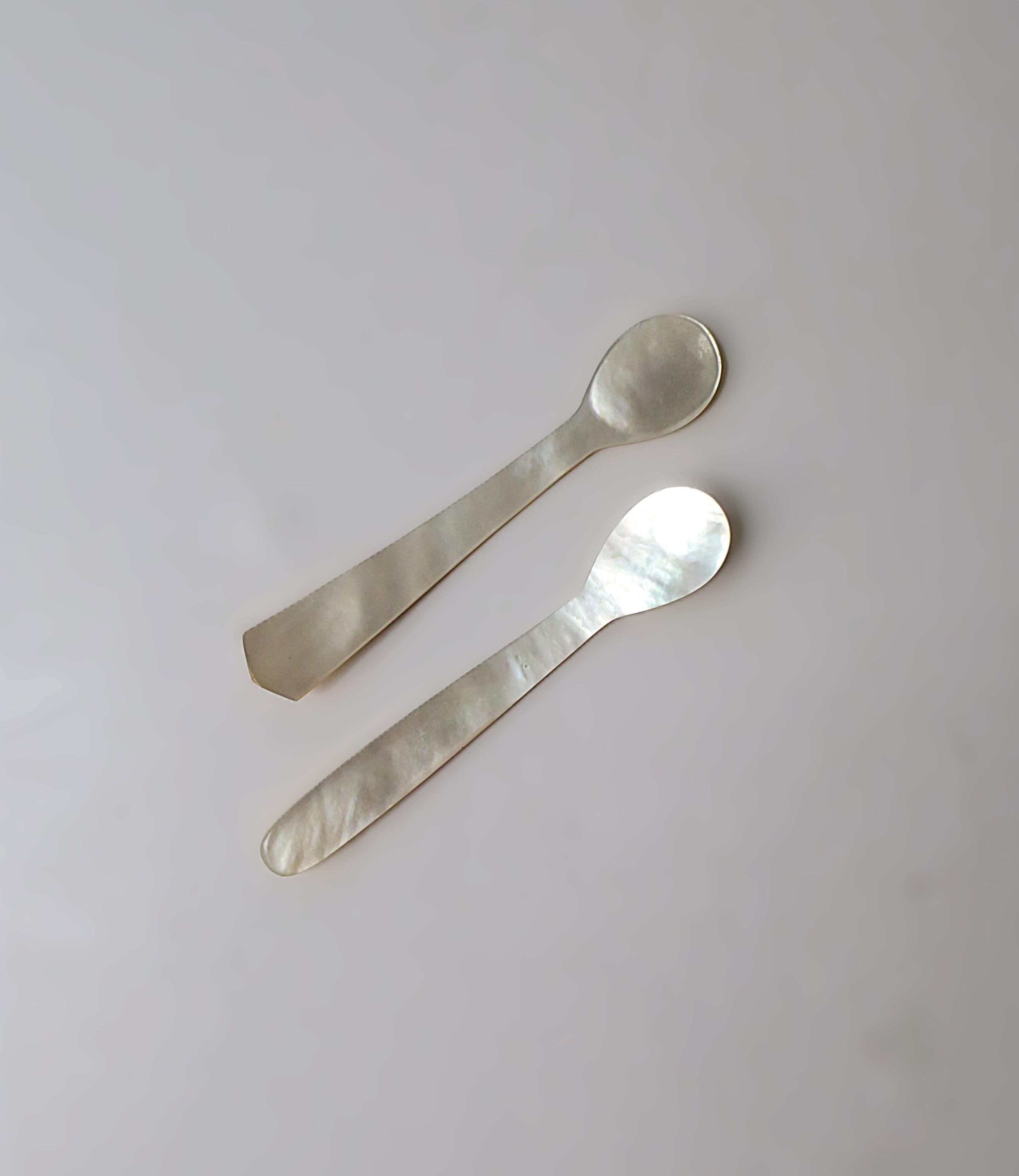 Shell Mother of Pearl Caviar Spoons, Set of 2 For Sale