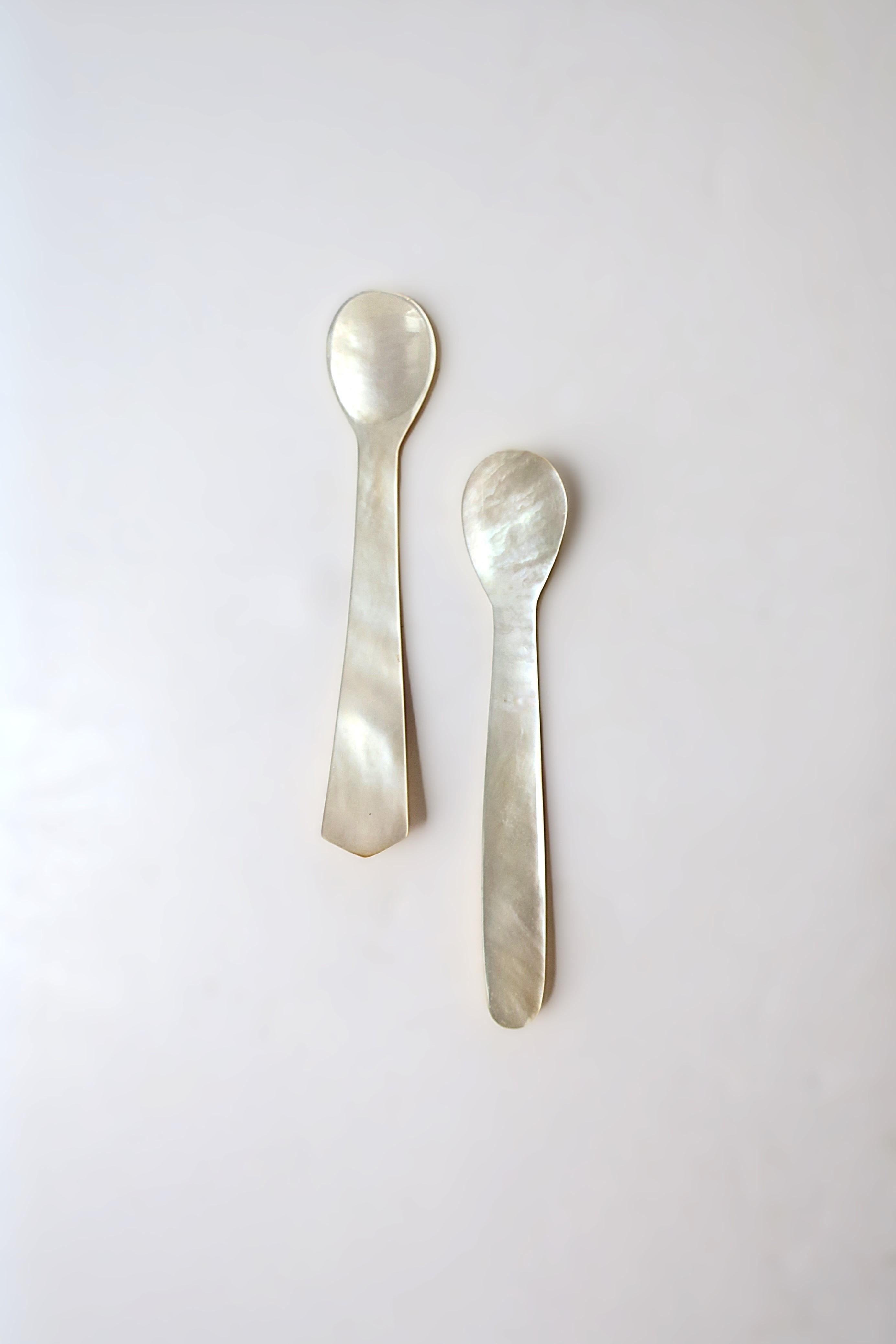 Mother of Pearl Caviar Spoons, Set of 2 For Sale 1
