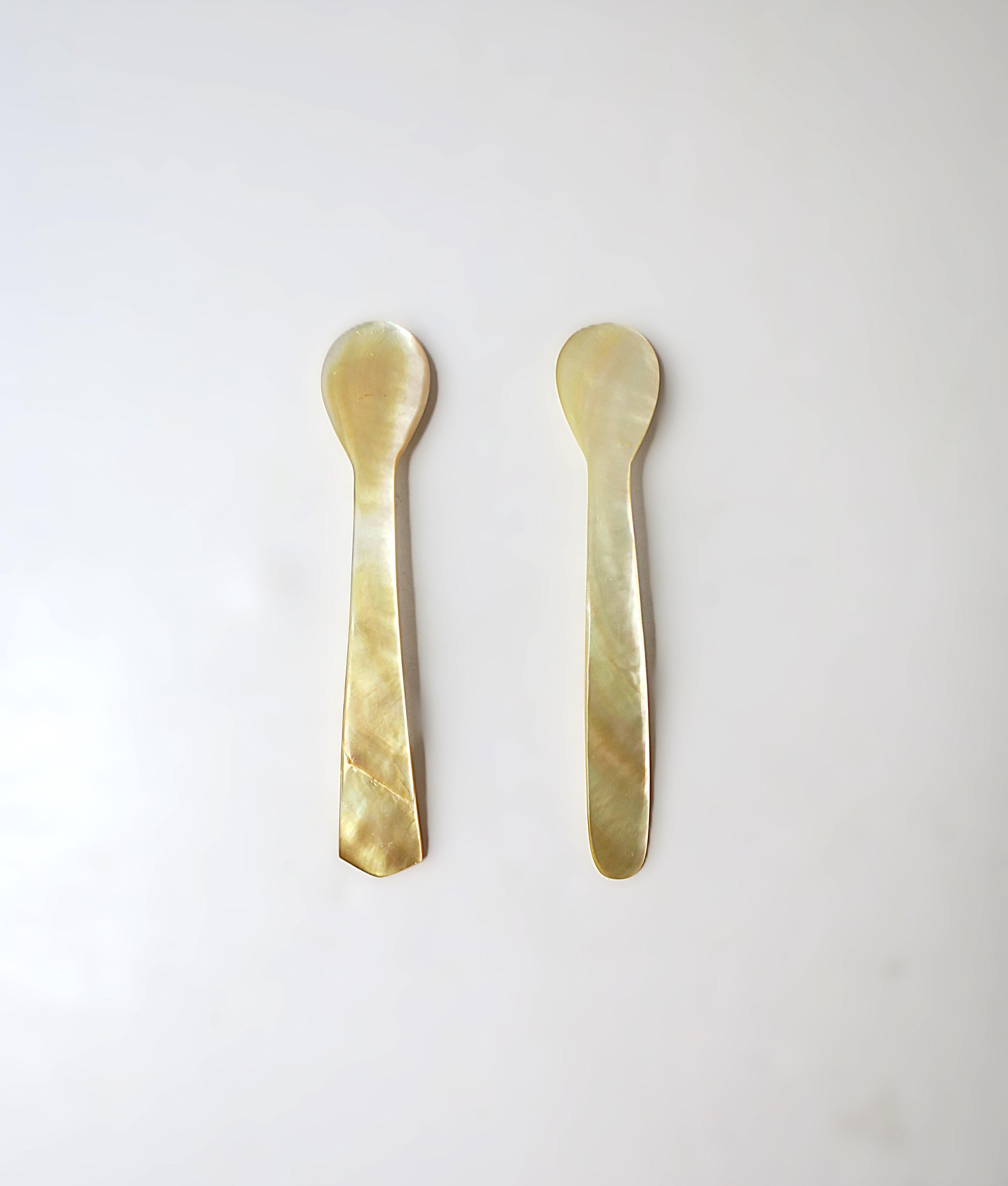 Mother of Pearl Caviar Spoons, Set of 2 For Sale 3